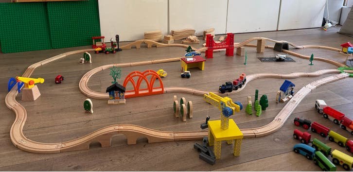 Grote houten treinbaan set met veel accessoires, Ophalen, Zo goed als nieuw