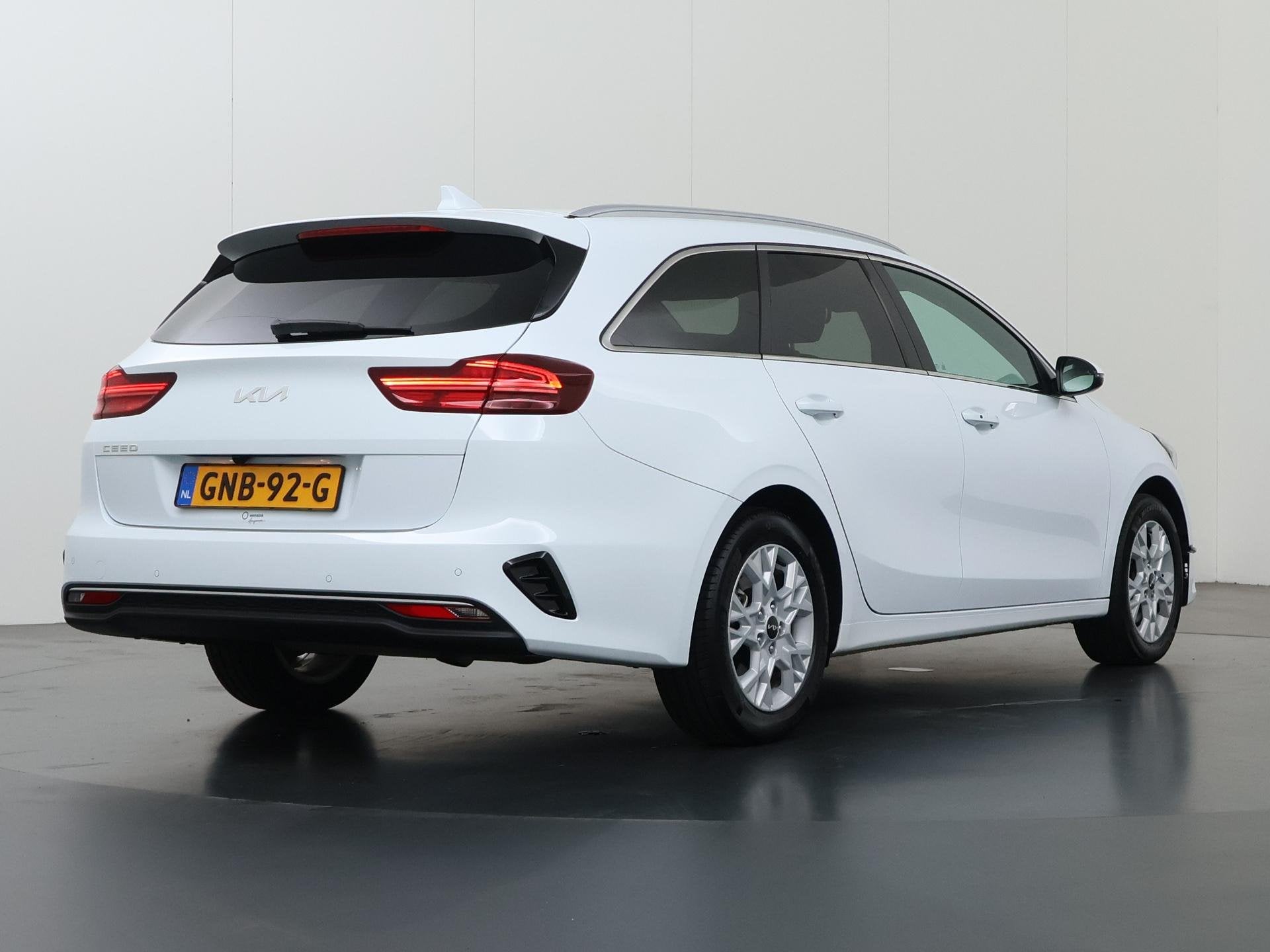 Kia Ceed Sportswagon 1.0 T-GDi DynamicPlusLine | Stoel/Stuur, Auto's, Voorwielaandrijving, Euro 6, Leder en Stof, Wit