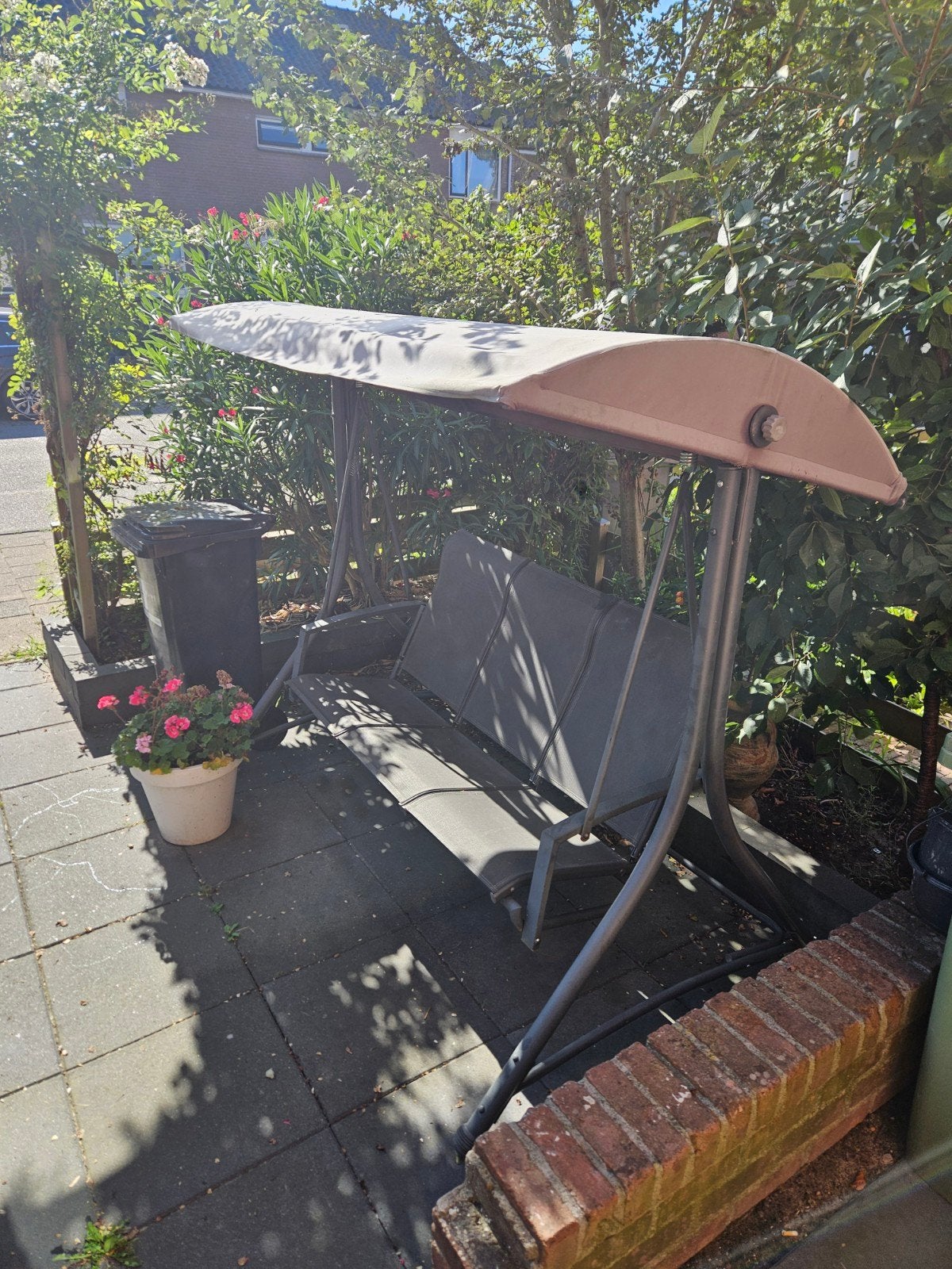 Comfortabele schommelbank voor buiten, Ophalen, Gebruikt, Metaal, Schommelbank