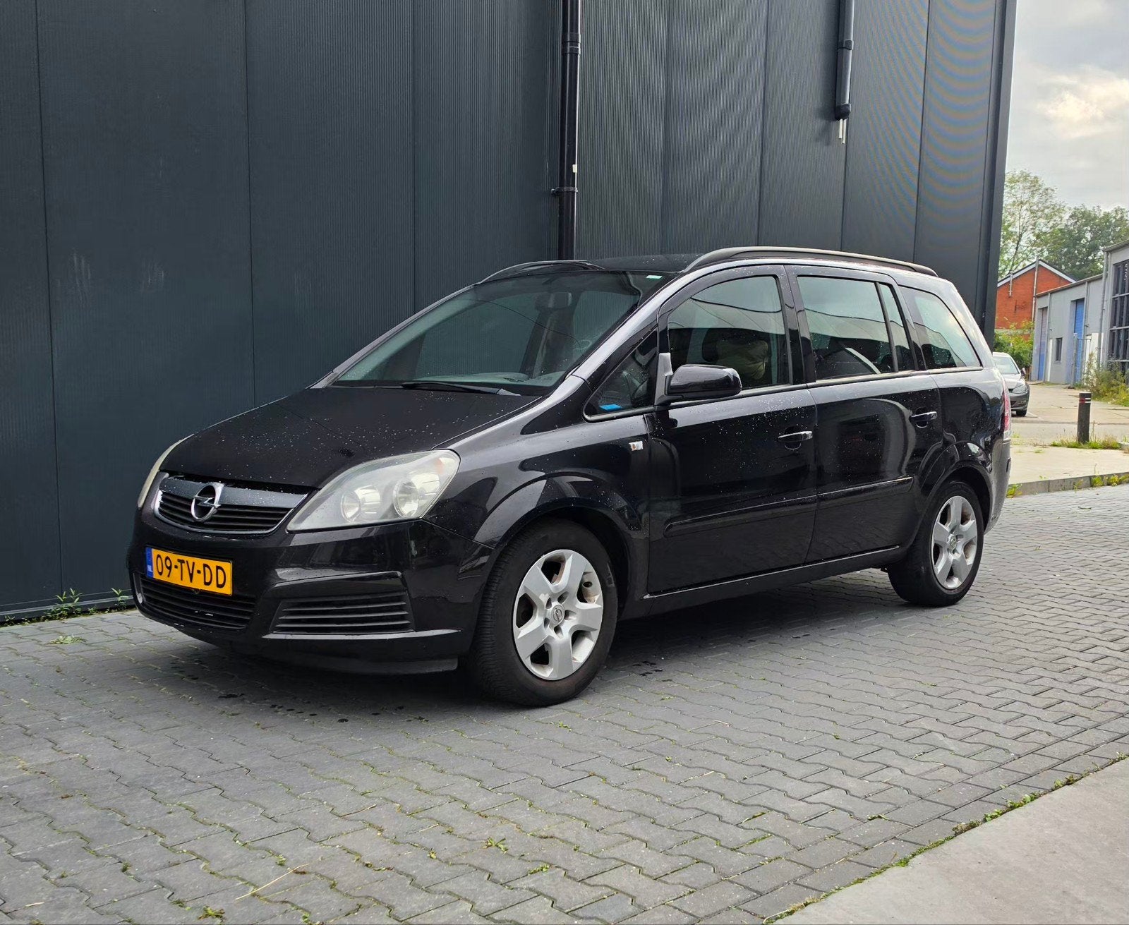 Opel Zafira 1.6 2007 Zwart 7 personen, Voorwielaandrijving, 4 cilinders, 7 stoelen, Zwart