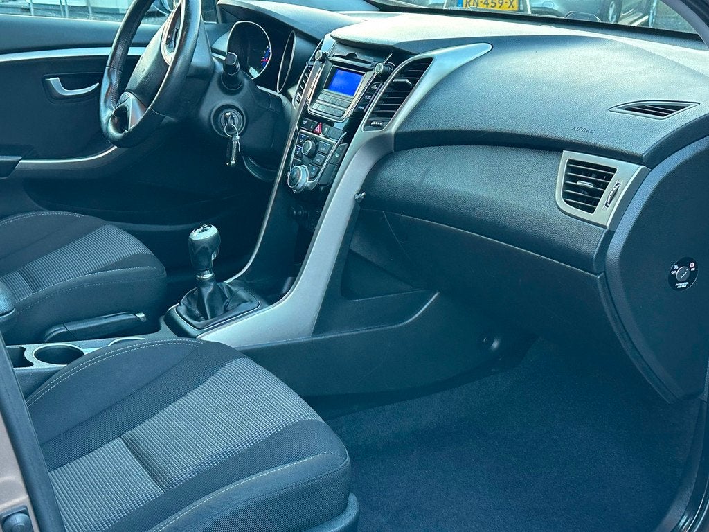 Hyundai I30 Wagon 1.6 GDI i-Motion/AIRCO/NAVI, Voorwielaandrijving, Euro 5, Gebruikt, 4 cilinders
