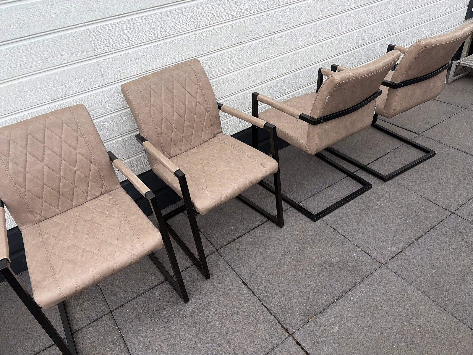 Set van 4 beige/taupe eetkamerstoelen met armleuningen, Ophalen, Gebruikt, Overige kleuren, Vier