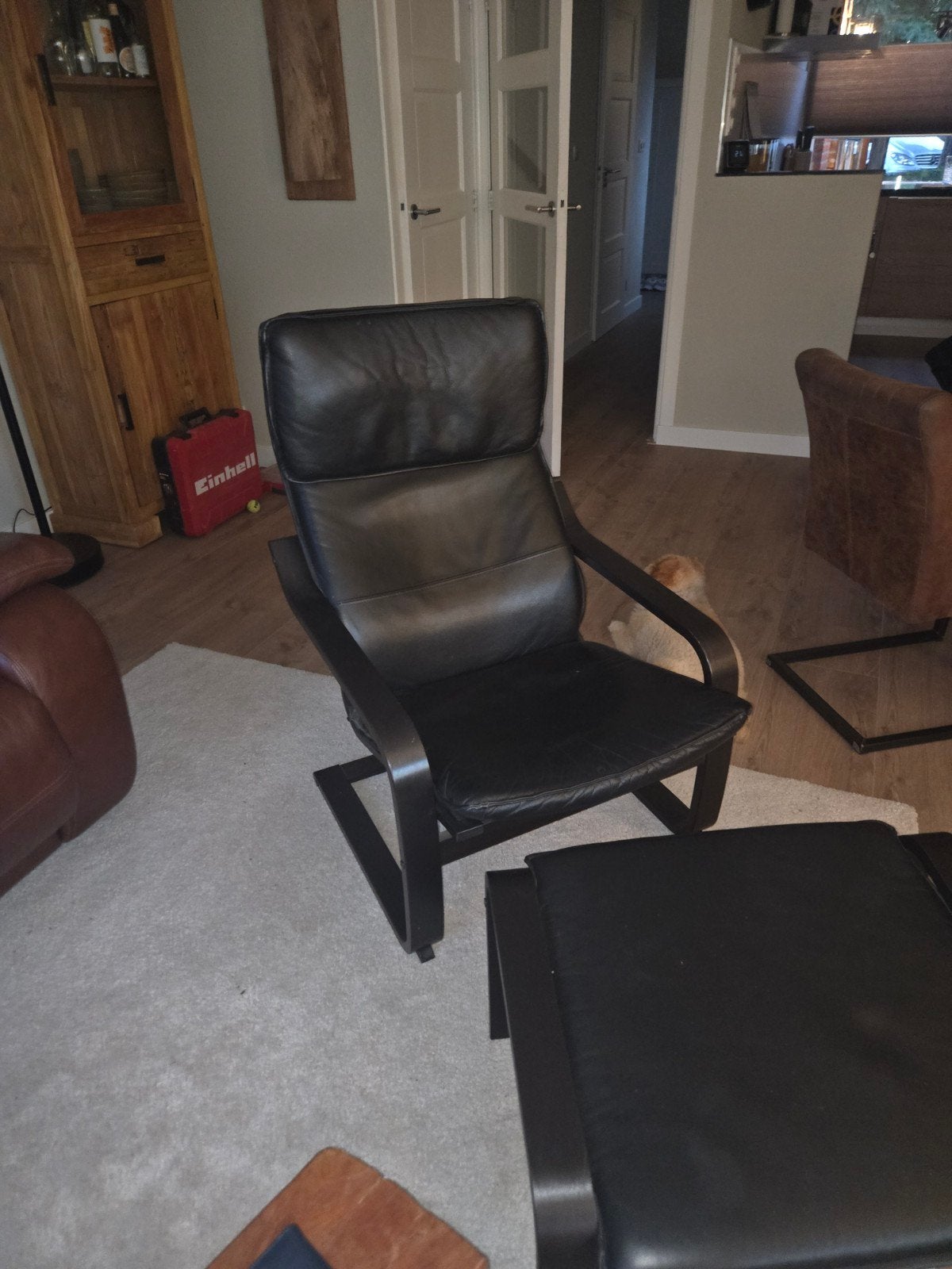 IKEA Poäng fauteuil met voetenbank - zwart leer, Ophalen, Gebruikt, Modern, Scandinavisch, 50 tot 75 cm
