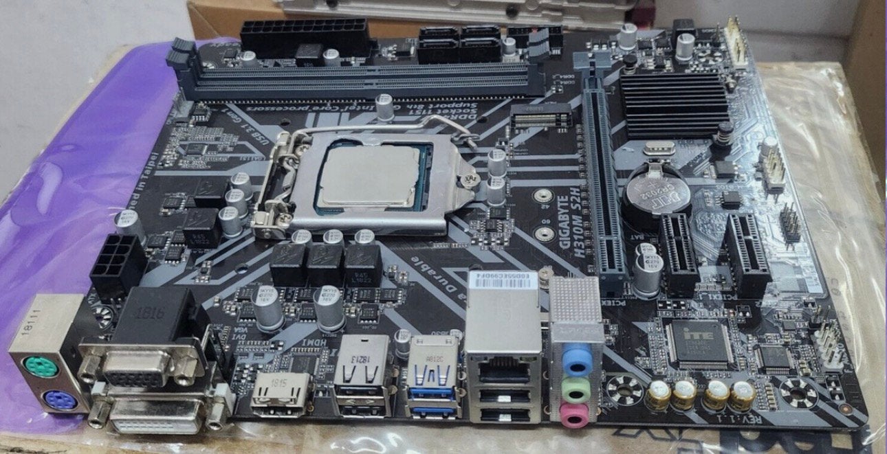 H310 S2h, Computers en Software, Ophalen, Gebruikt, Intel