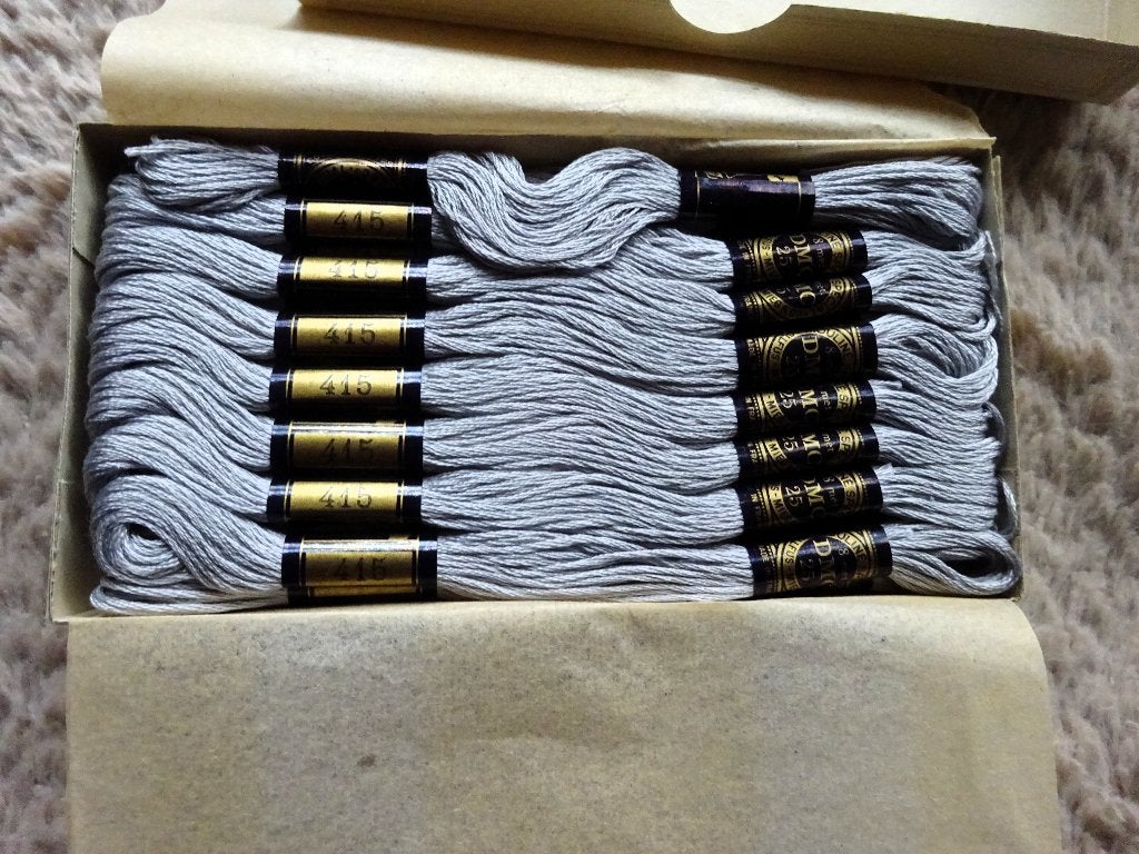 DMC Mouliné borduur garen, kleur Parelmoergrijs/Chrome 415, Verzenden, Zo goed als nieuw, Borduurgaren of Zijde