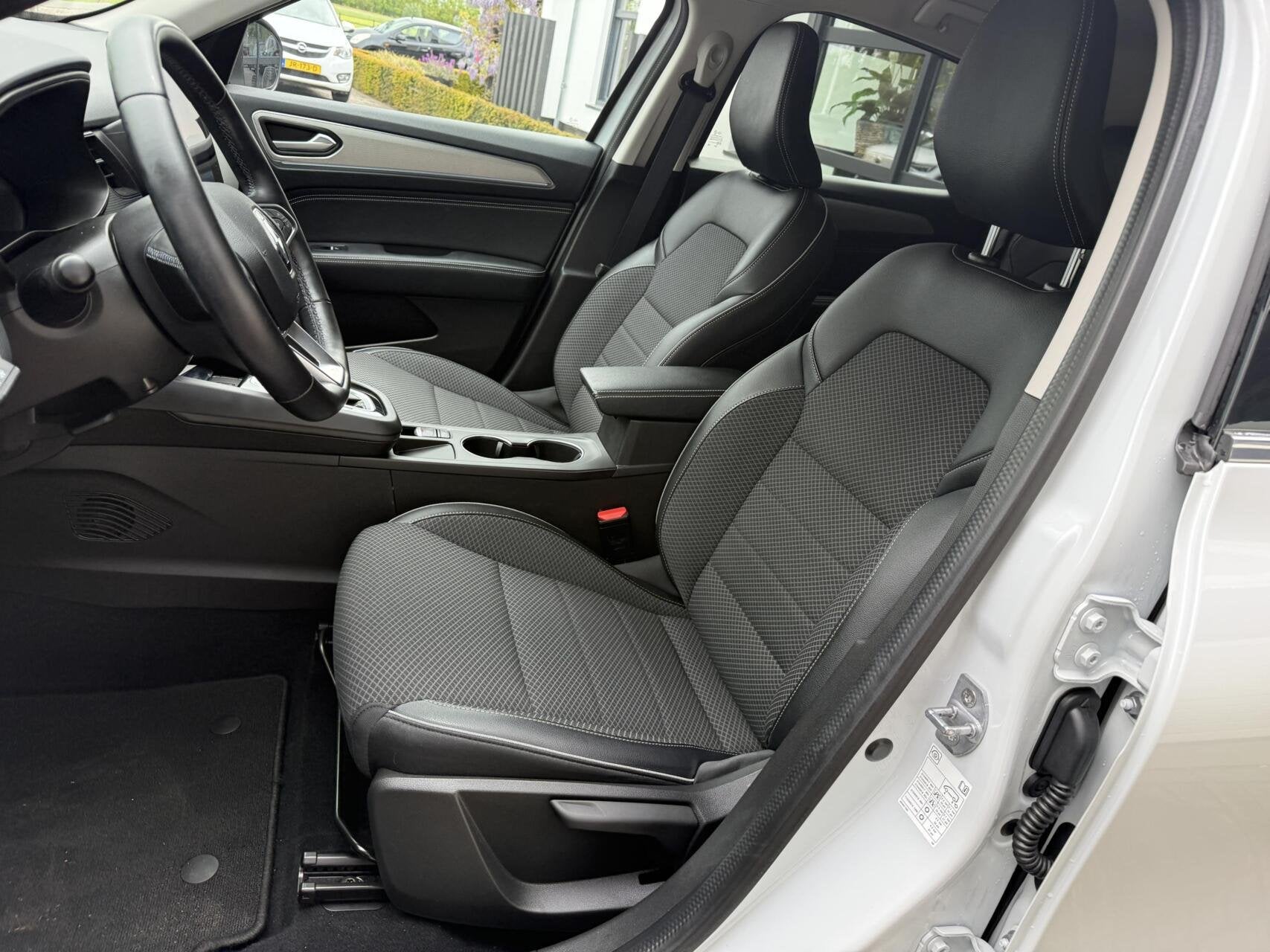 Renault Arkana 1.6 E-Tech Hybrid 145 Intens *ALL-IN PRIJS*, Auto's, Gebruikt, Leder en Stof, Wit, Origineel Nederlands