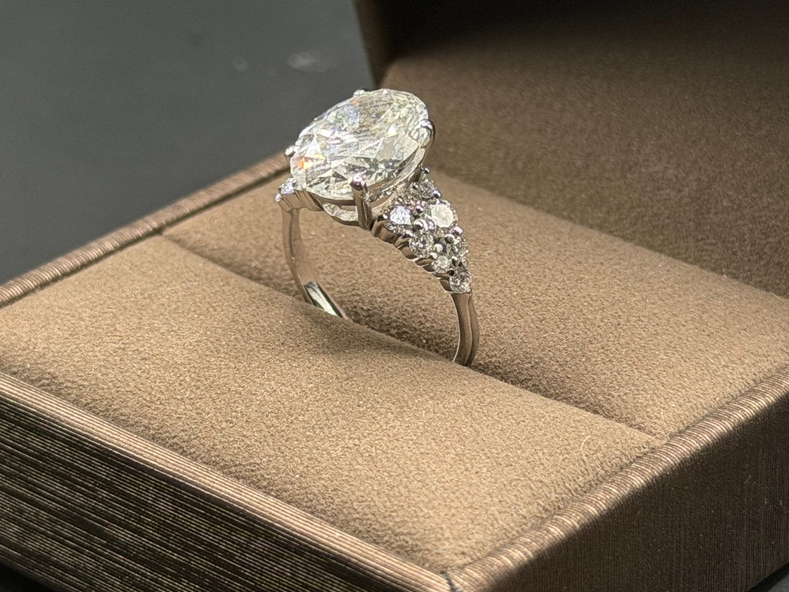 Nieuwe 18K gouden verlovingsring met 4.72ct diamant- 17,5mm, Wit, Nieuw, Ophalen of Verzenden, 17 tot 18