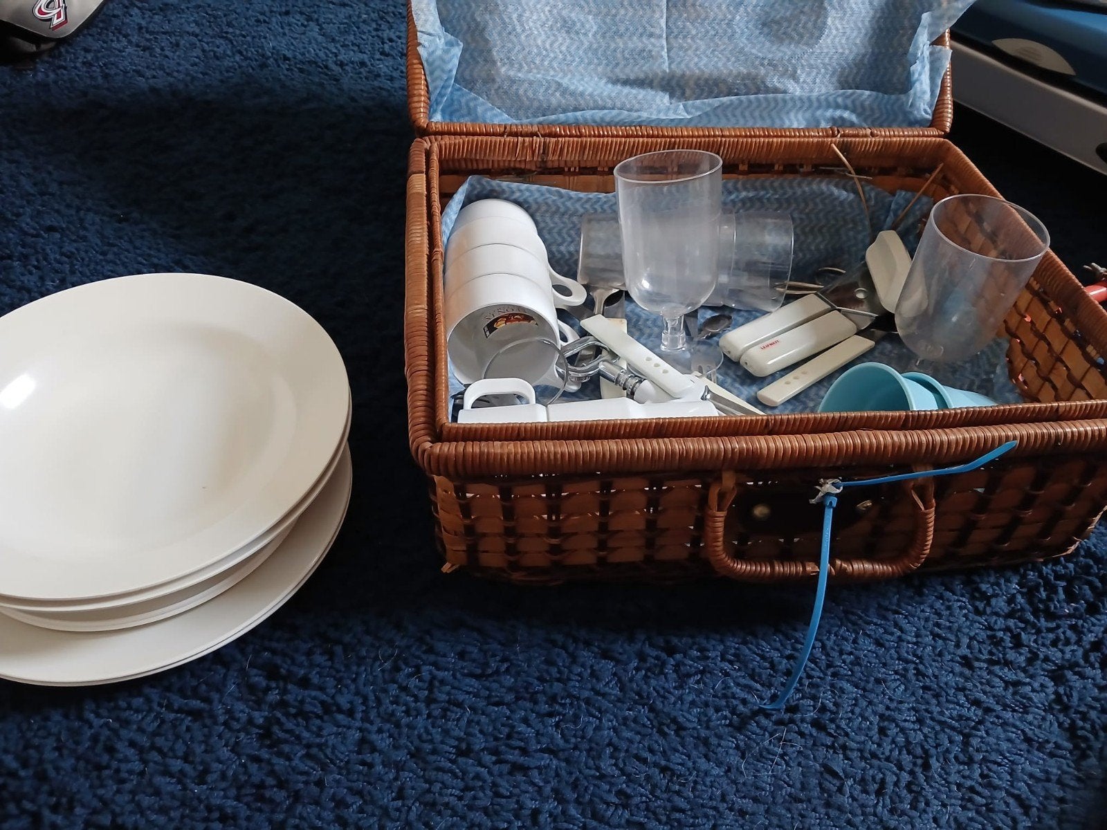 Complete picknickmand met servies en bestek, Ophalen of Verzenden, Natuurlijk materiaal, Overige typen, Gebruikt