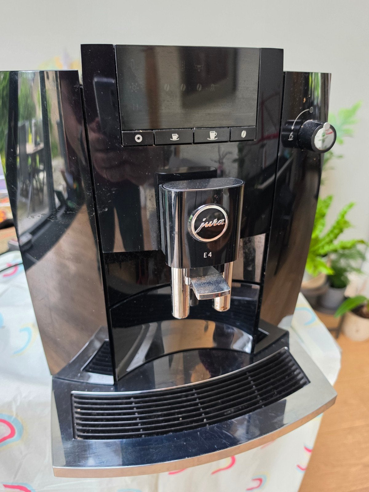 Jura E4 volautomatische koffiemachine inclusief Bluetooth!, Witgoed en Apparatuur, Koffiezetapparaten, Ophalen, Gebruikt, 10 kopjes of meer