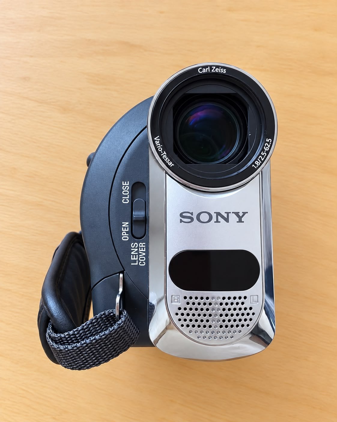 Sony Handycam DCR-HC47 MiniDV camcorder – 25x optical zoom, Ophalen of Verzenden, Zo goed als nieuw, Sony, 20x of meer