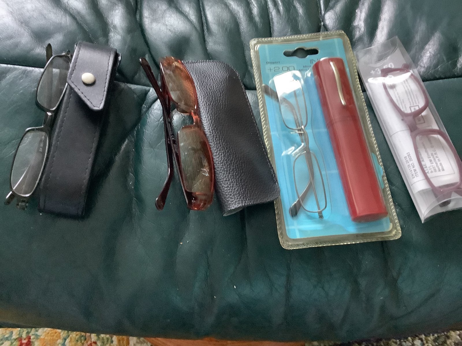 Nieuw 3 brillen sterkte plus 2 1,00.per stuk en1 van sterk.3, Ophalen, Zo goed als nieuw, Overige kleuren