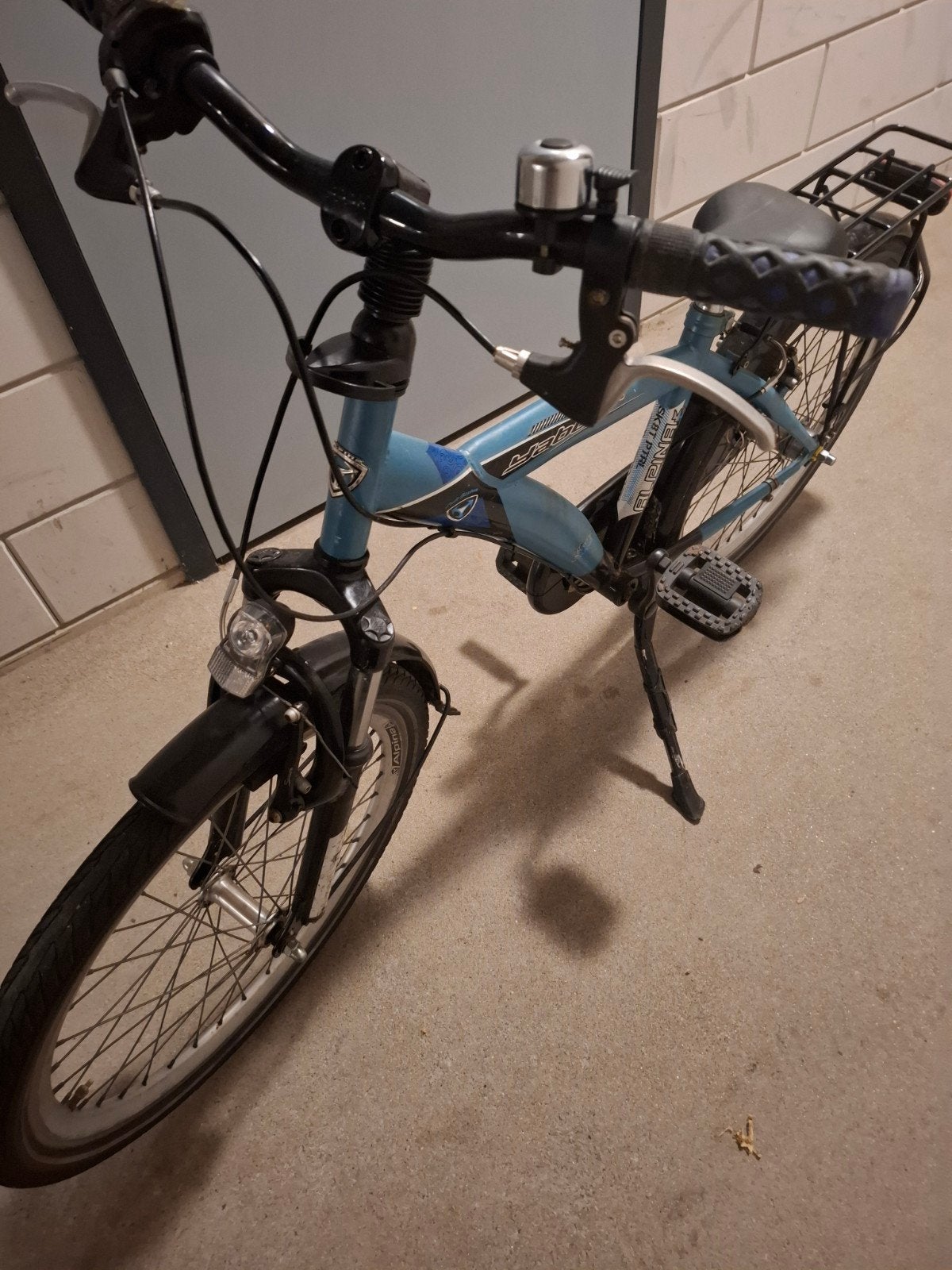 Blauwe jongensfiets met versnellingen en bagagedrager, Fietsen en Brommers, Gebruikt, Velgrem, Versnellingen, Minder dan 49 cm