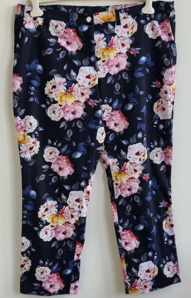 BPC zwarte broek met bloemen prints mt. 48/50, Zwart, Maat 46/48 (XL) of groter, Ophalen of Verzenden, Zo goed als nieuw