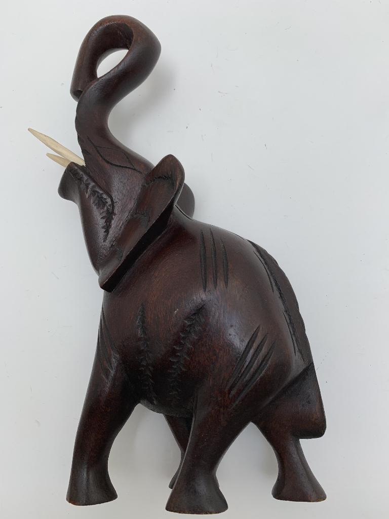 Prachtige, handgesneden, houten olifant, Antiek en Kunst, Kunst | Beelden en Houtsnijwerken, Ophalen of Verzenden, Zoogdier, 20 - 50 cm