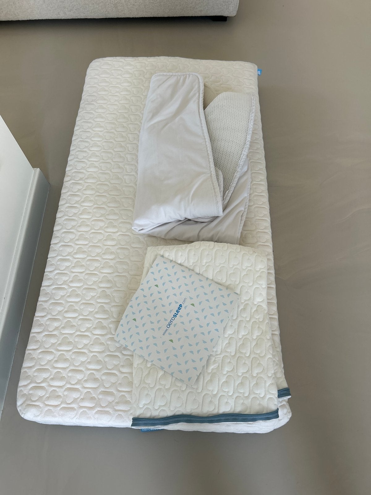 Aerosleep matras en matrasbeschermer, Kinderen en Baby's, Ophalen, Zo goed als nieuw, Ledikant