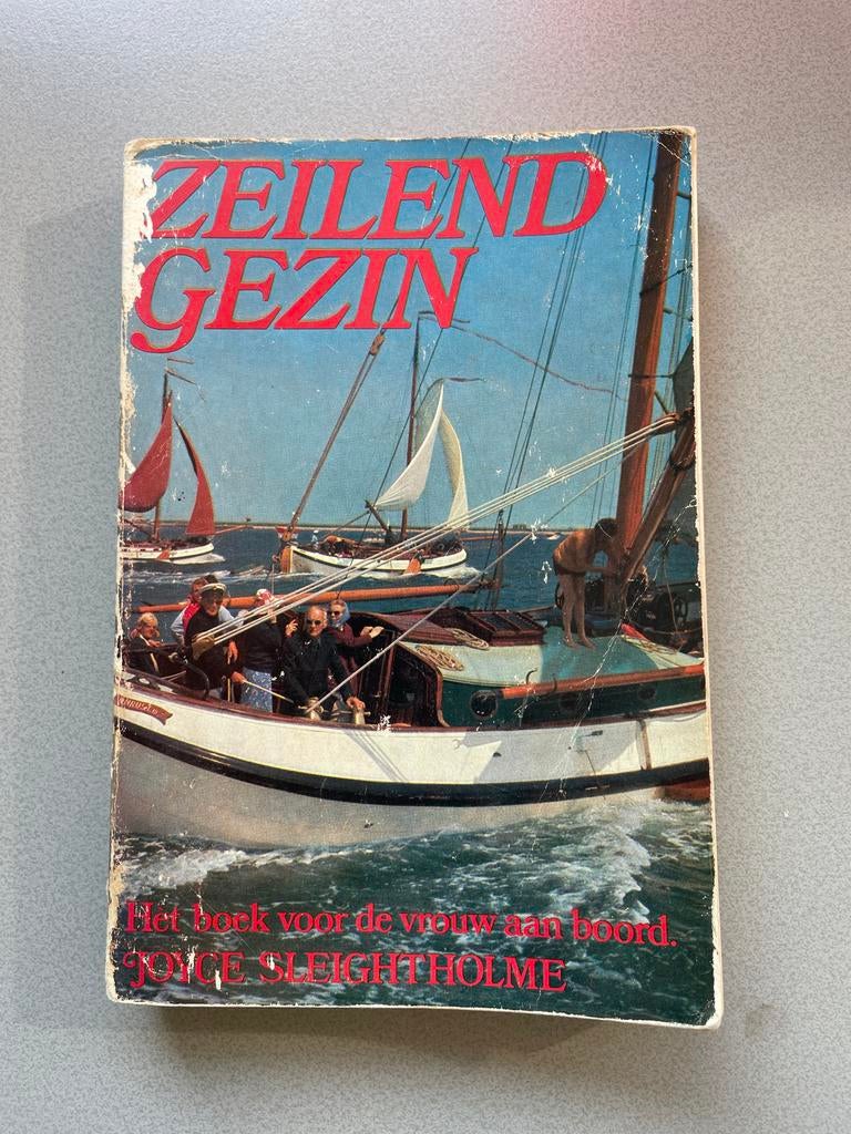 Zeilend Gezin - Boek over zeilen en aan boord zijn, Ophalen of Verzenden, Gelezen, Boot