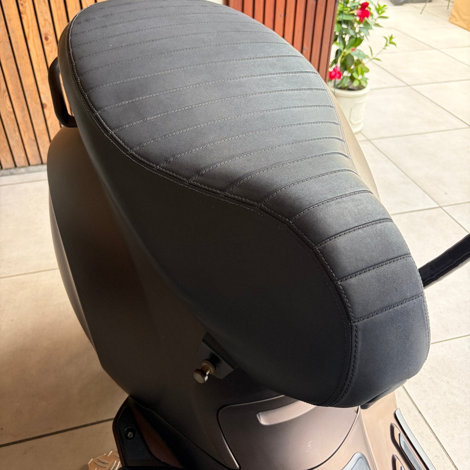 Vespa zadel, Fietsen en Brommers, Brommeronderdelen | Scooters, Ophalen of Verzenden, Gebruikt, Zadel, Vespa