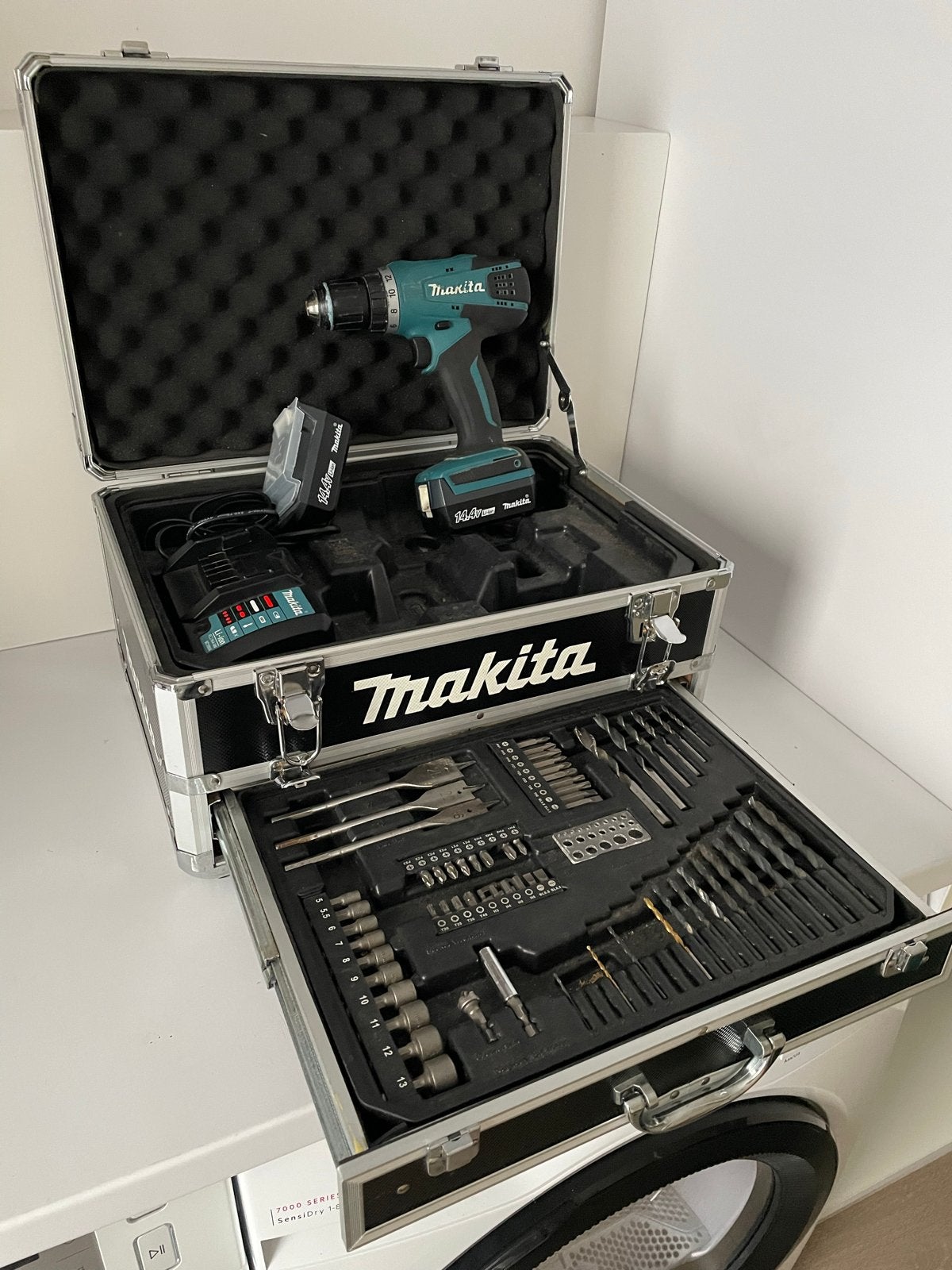 Makita DF347D accu boor/schroef machine met koffer, Ophalen, Gebruikt, Boor- en Schroefmachine, Variabele snelheid