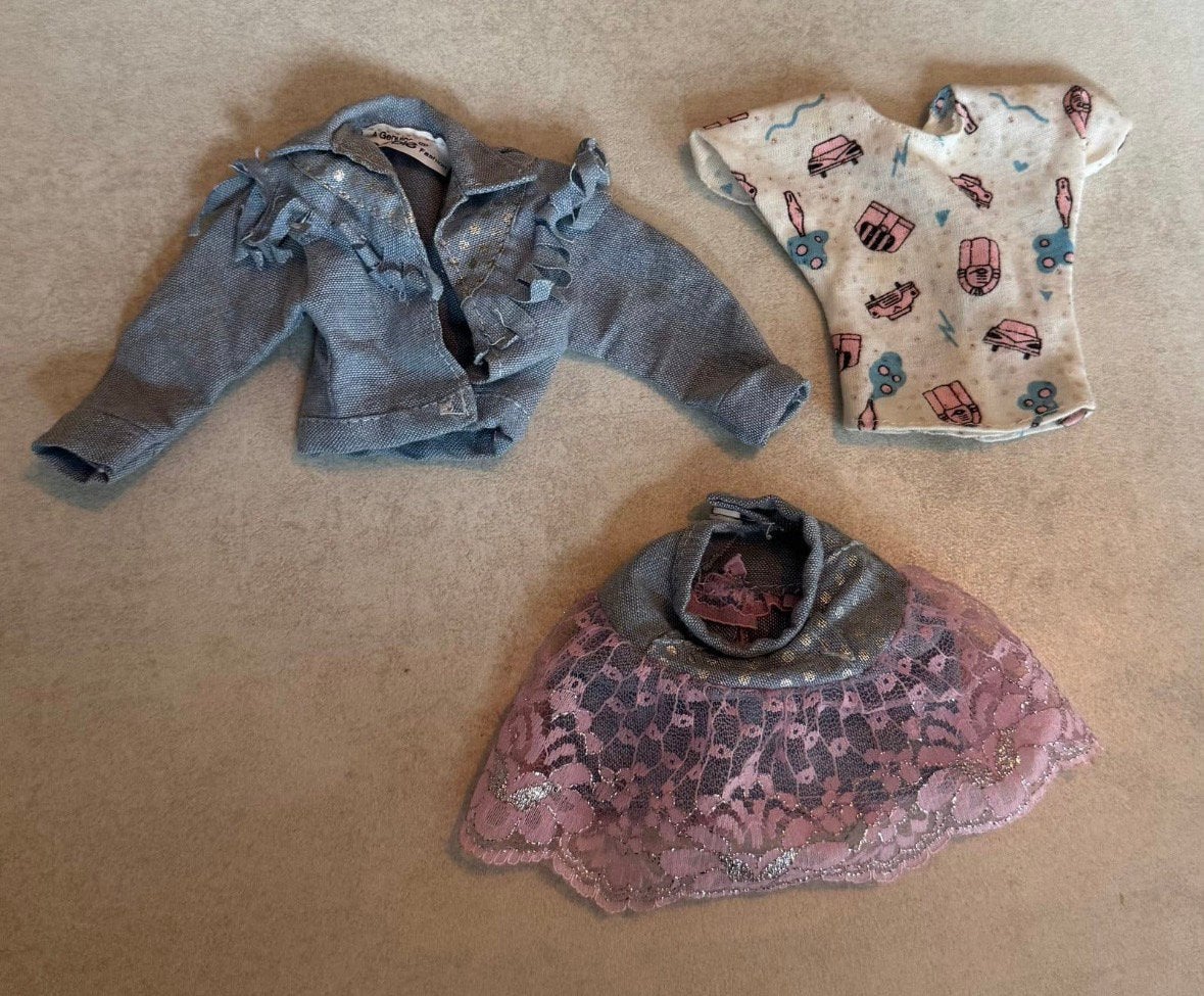 Barbie weekend fun jeans kleding jaren 80, Verzamelen, Ophalen of Verzenden, Gebruikt, Kleertjes