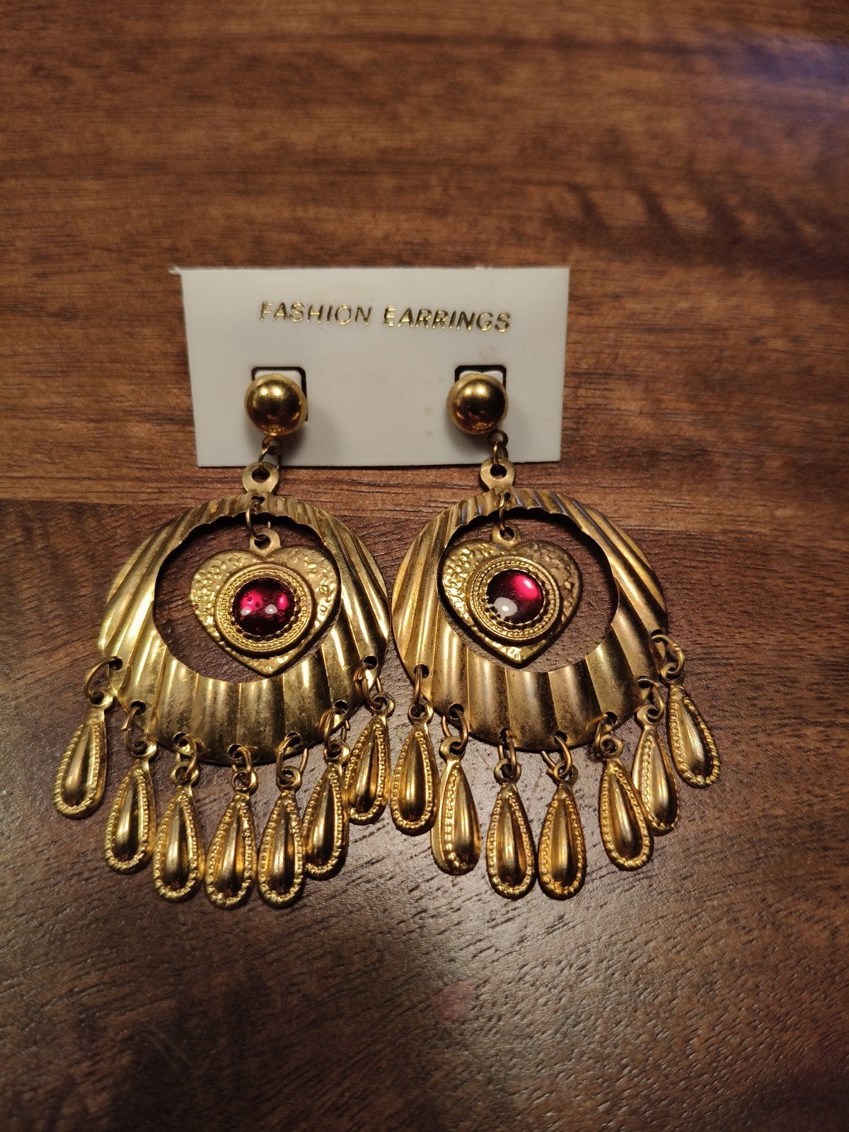 Gouden Oorbellen met Rode Steen - Vintage Stijl, Overige materialen, Hangers, Nieuw, Ophalen of Verzenden