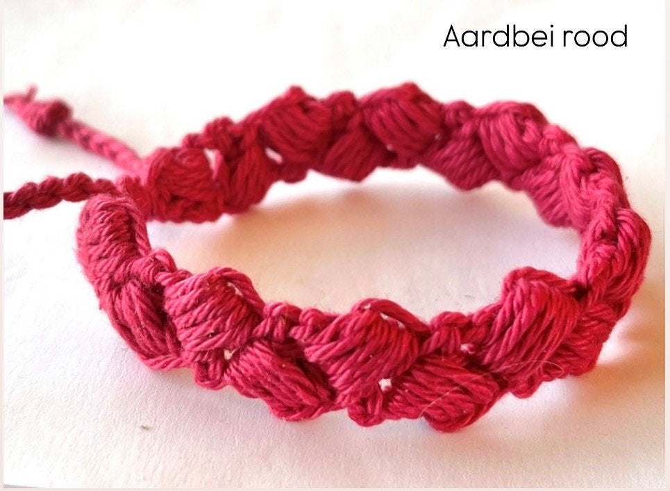 Armbandje Poppy verstelbaar rood blauw fushia en meer, Overige materialen, Overige kleuren, P Gillisstr, Nieuw