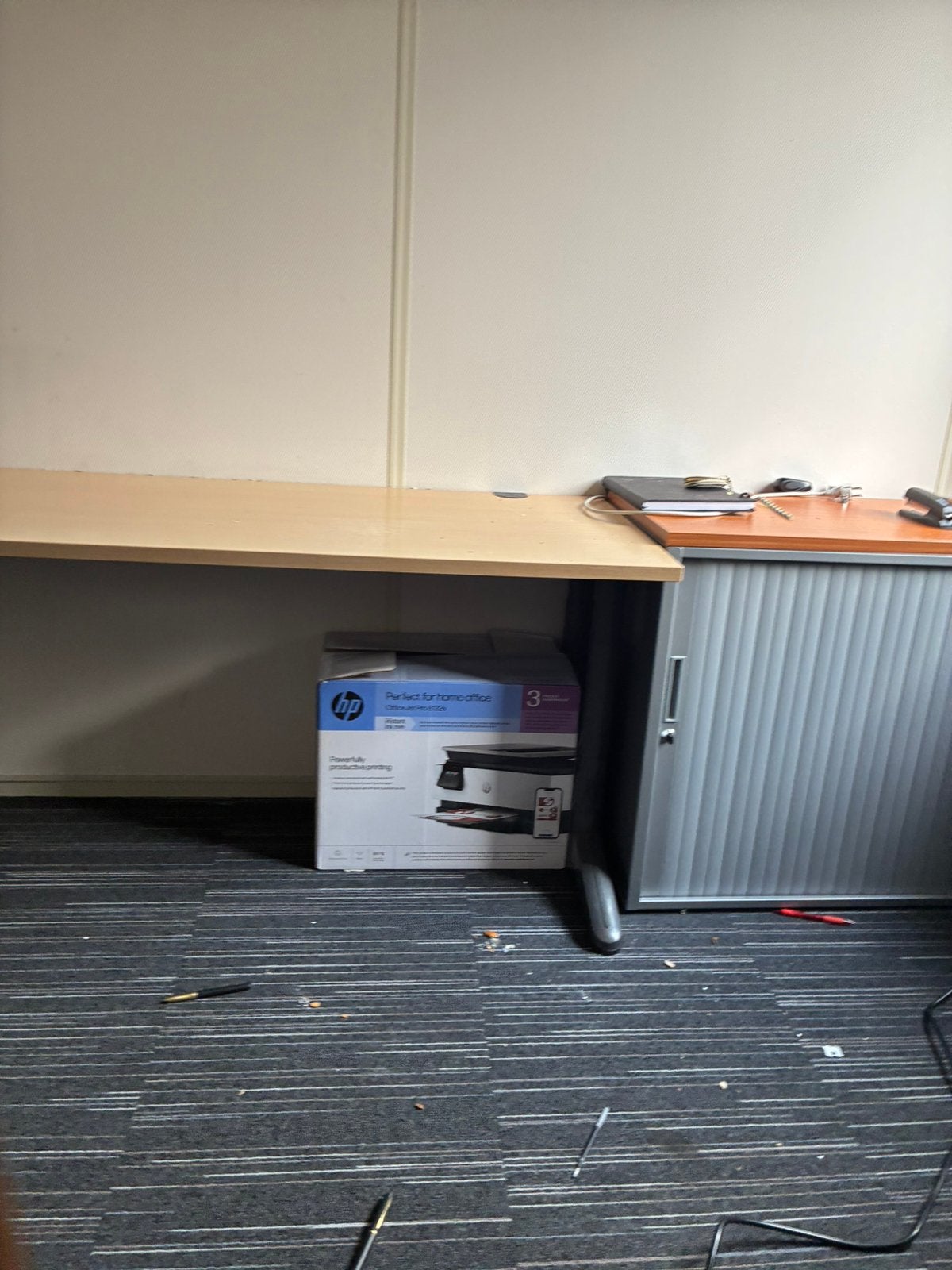 2 goede bureaus, Huis en Inrichting, Ophalen, Zo goed als nieuw