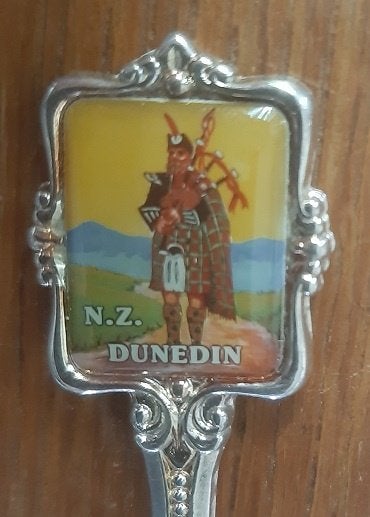 theelepeltje - Dunedin Nieuw Zeeland - doedelzakspeler, Verzenden
