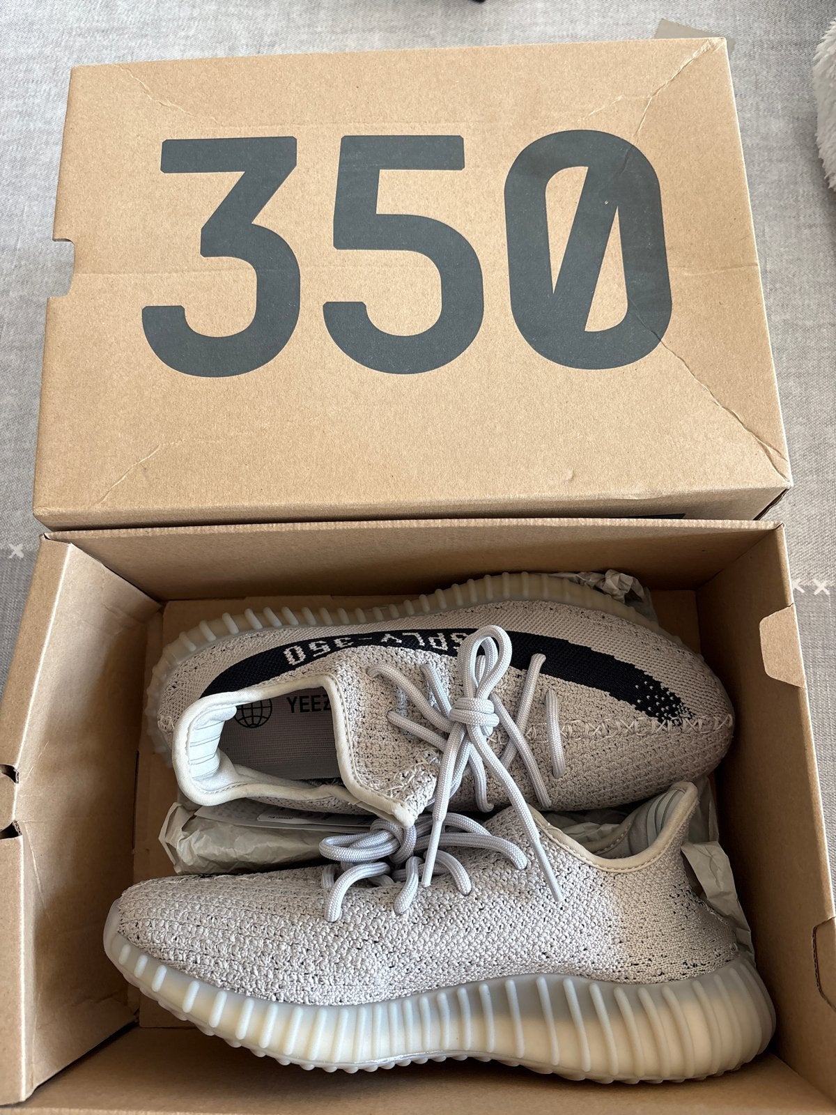 Adidas Yeezy Boost 350 V2 Slate - Nieuw in doos, Kleding | Heren, Schoenen, Ophalen, Nieuw, Overige kleuren, Sneakers of Gympen