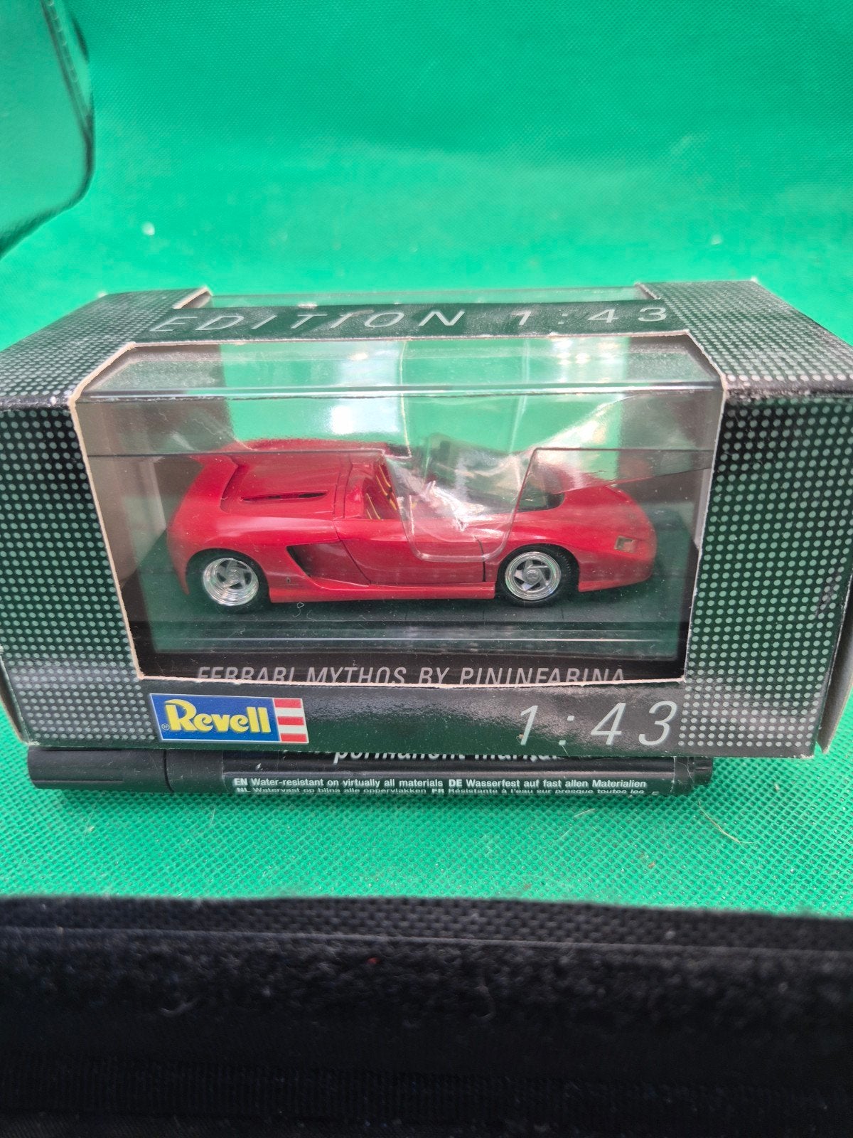 596 Ferrari Mythos by pininfarina 1/43 Revell, Ophalen of Verzenden, Zo goed als nieuw, Auto