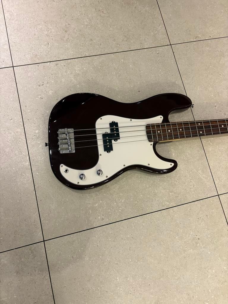 Basgitaar + Fender Rumble 25 versterker set compleet, Muziek en Instrumenten, Snaarinstrumenten | Gitaren | Bas, Ophalen of Verzenden