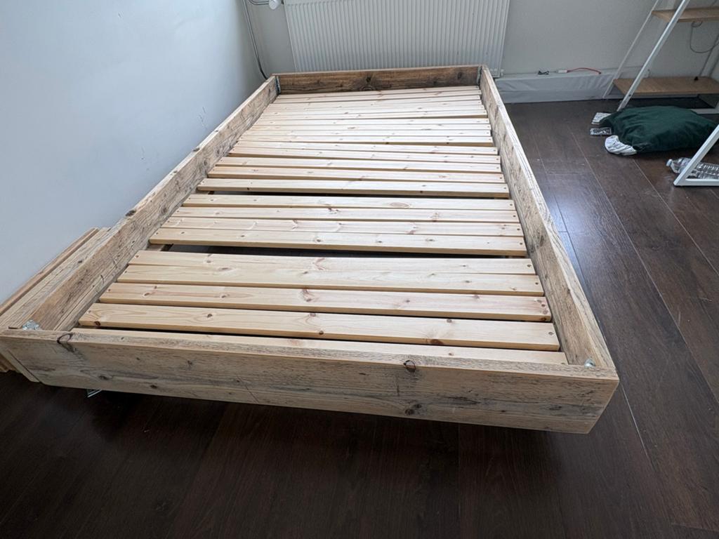 houten bedframe met lattenbodem - 120x200 cm, Gebruikt, Bruin, Ophalen of Verzenden, Twijfelaar