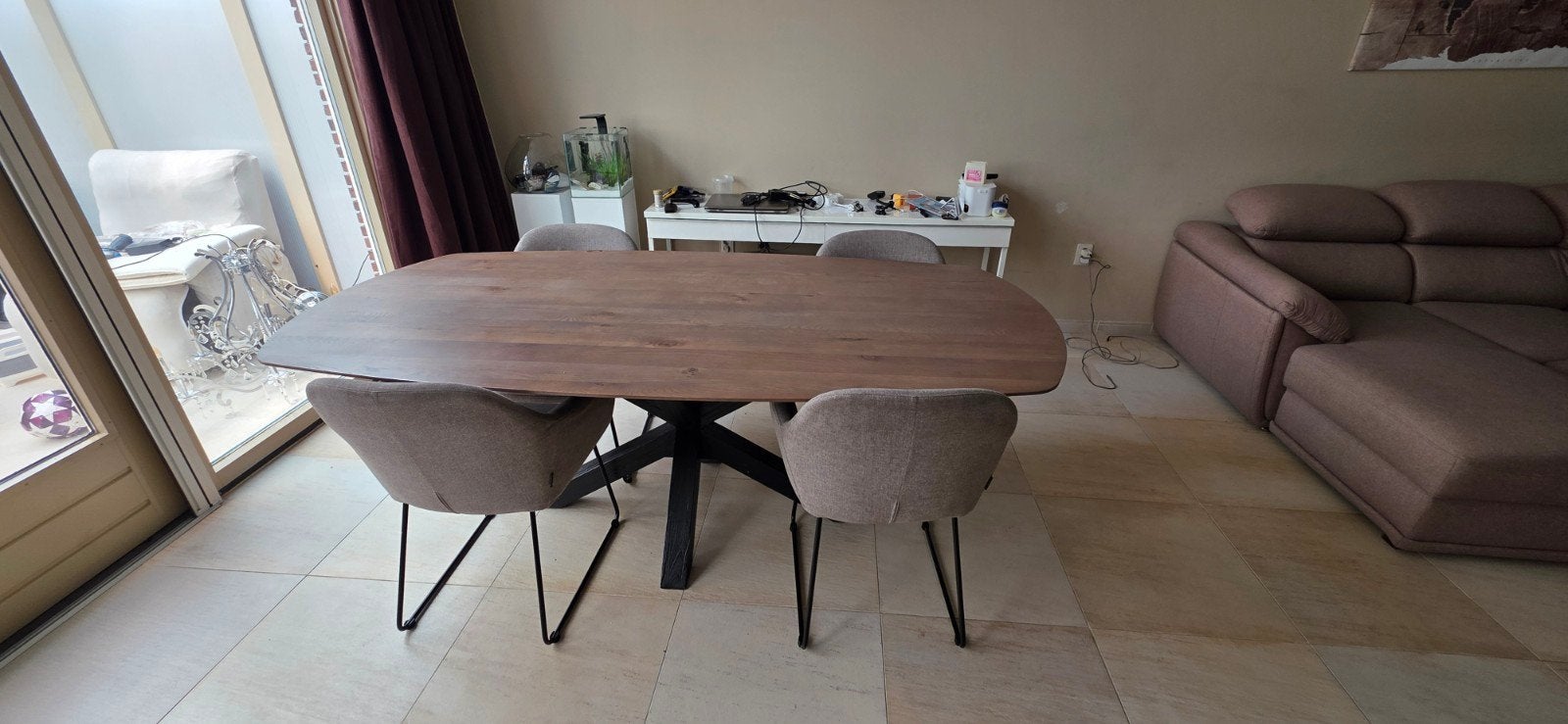 Deense eettafel met 4 beige/ecru Usuals eetkamerstoelen, Ophalen, Gebruikt, 4 tot 6 stoelen
