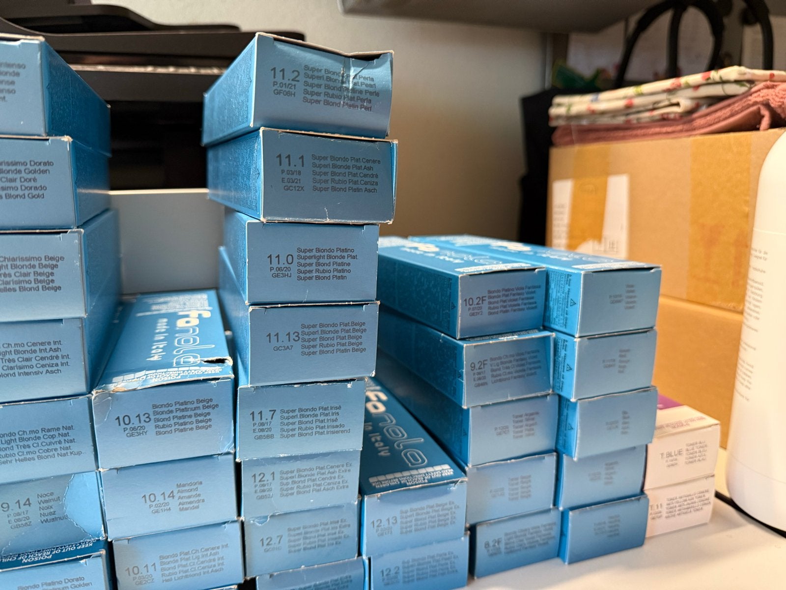 105x Fanola Haarverf Tubes + 3x Peroxide - Zo goed als nieuw, Ophalen of Verzenden, Zo goed als nieuw, Overige typen