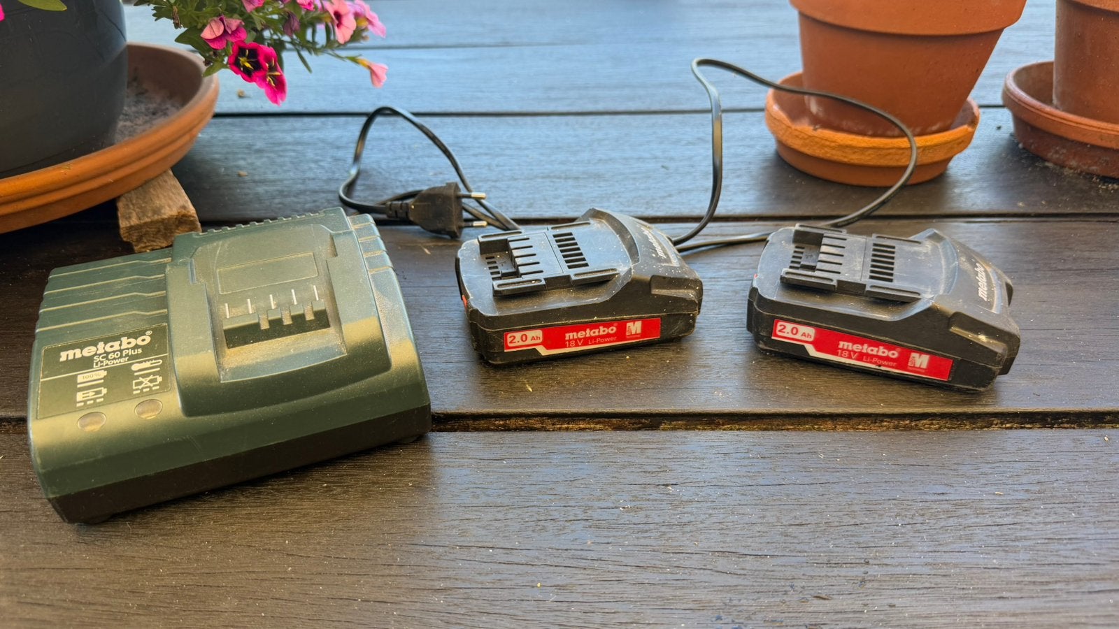 Metabo 2.0Ah 18 volt li-power accu’s 2 x incl. Oplader, Ophalen of Verzenden, Gebruikt