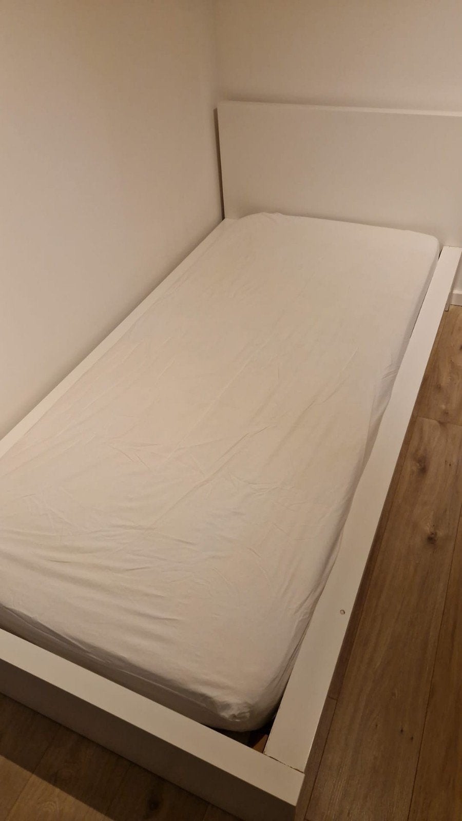Bed + lattenbodem verstelbaar hoofdeinde, Ophalen, 90 cm, Eenpersoons, Wit