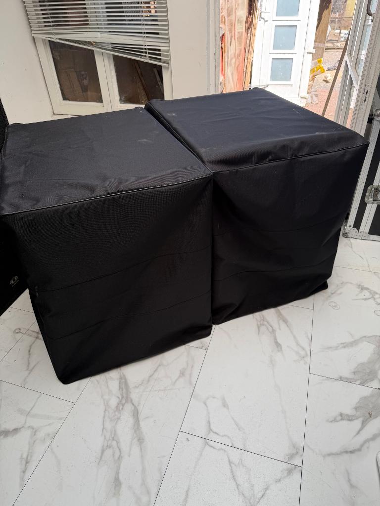 2 x rcf 8004 met hoezen 1 jaar oud, Subwoofer, Zo goed als nieuw, 120 watt of meer, Ophalen