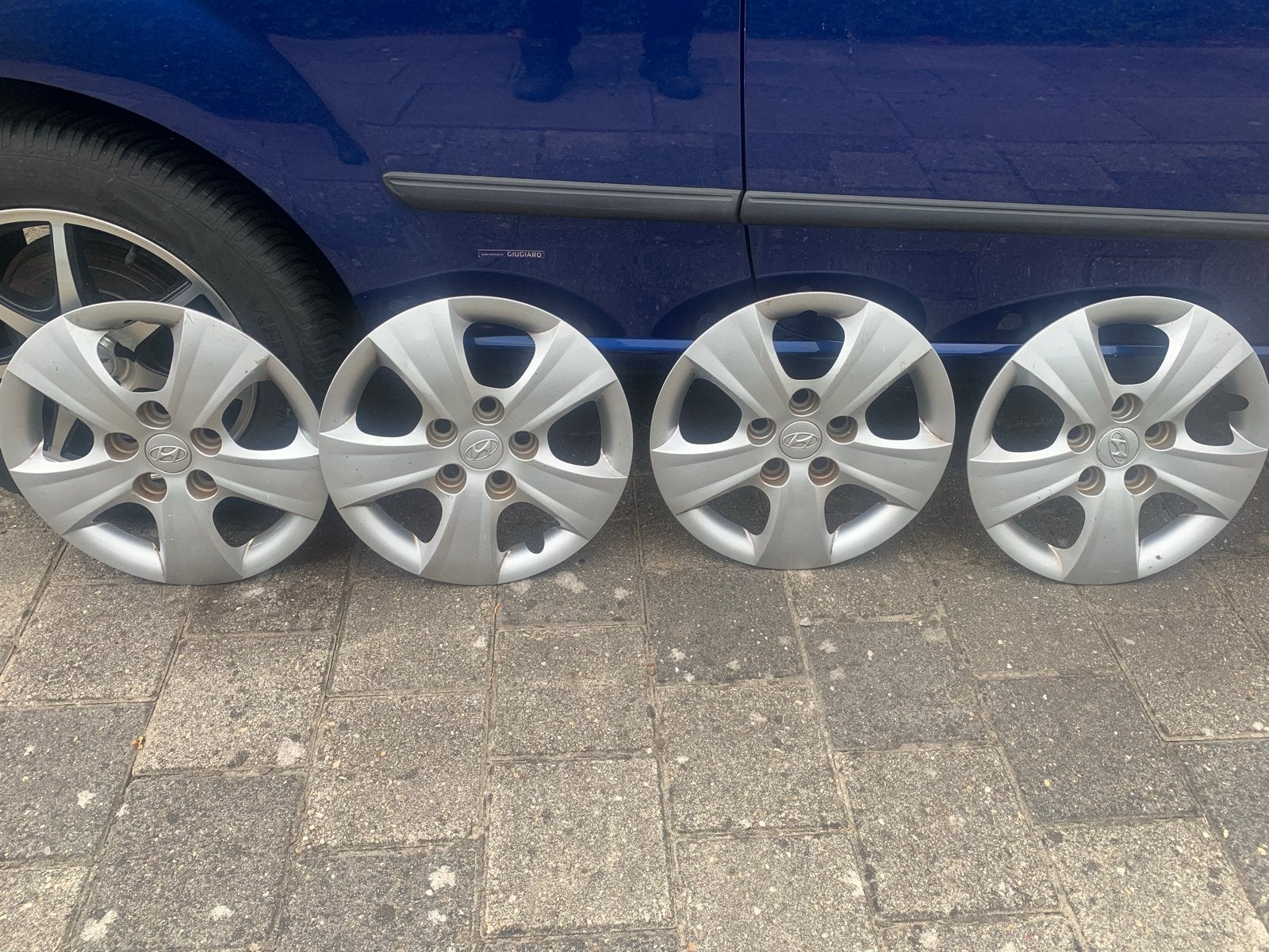 Set van 4 Hyundai 15 inch wieldoppen, Ophalen, Gebruikt