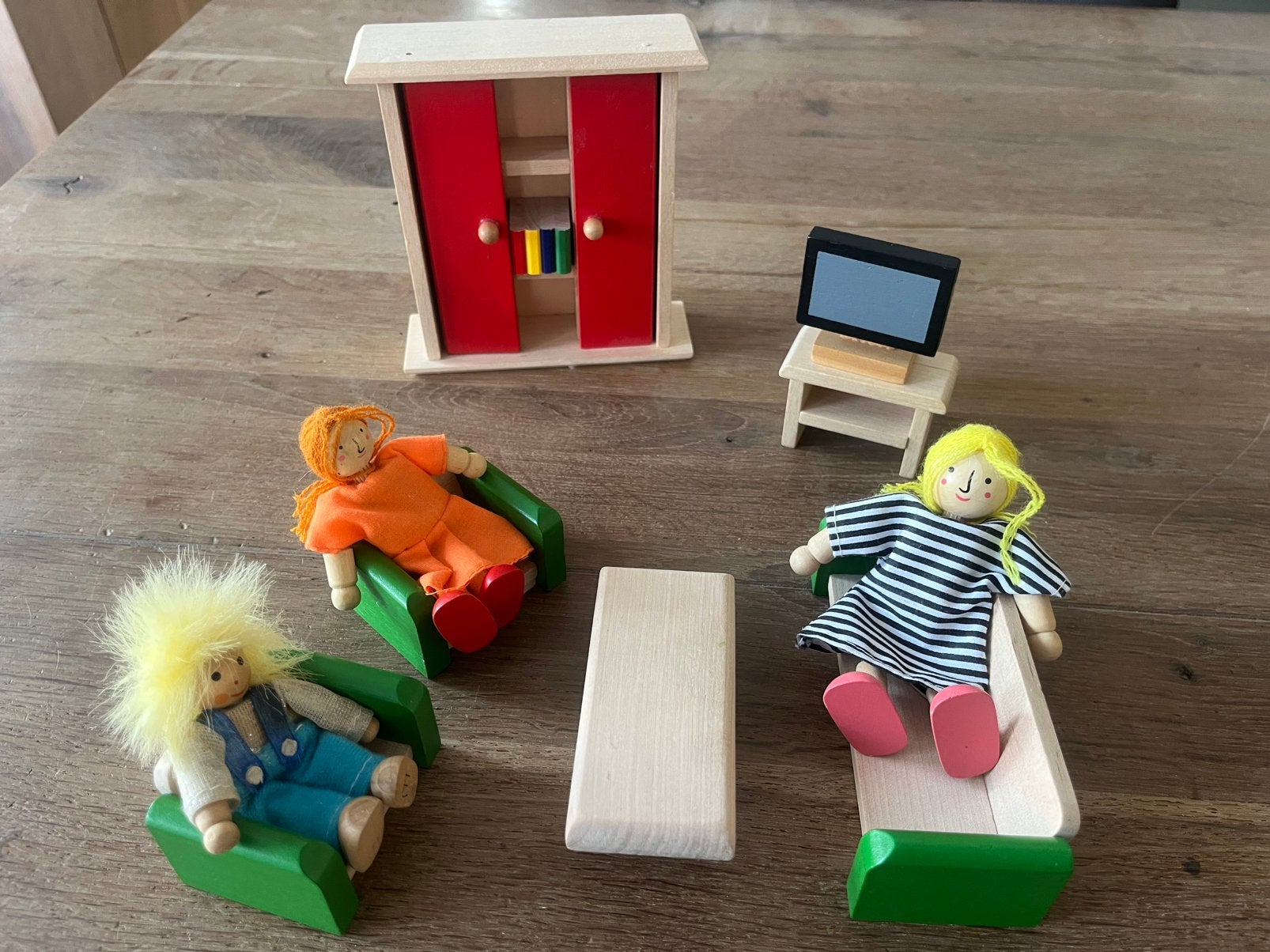 Houten poppenhuis meubels en poppetjes, Ophalen of Verzenden, Gebruikt, Jongen of Meisje