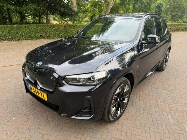 BMW iX3 High Executive SOH 96% M-Pakket/Trekhaak/Pano/Laser/, Auto's, Automaat, Gebruikt, 750 kg, 110 €/maand