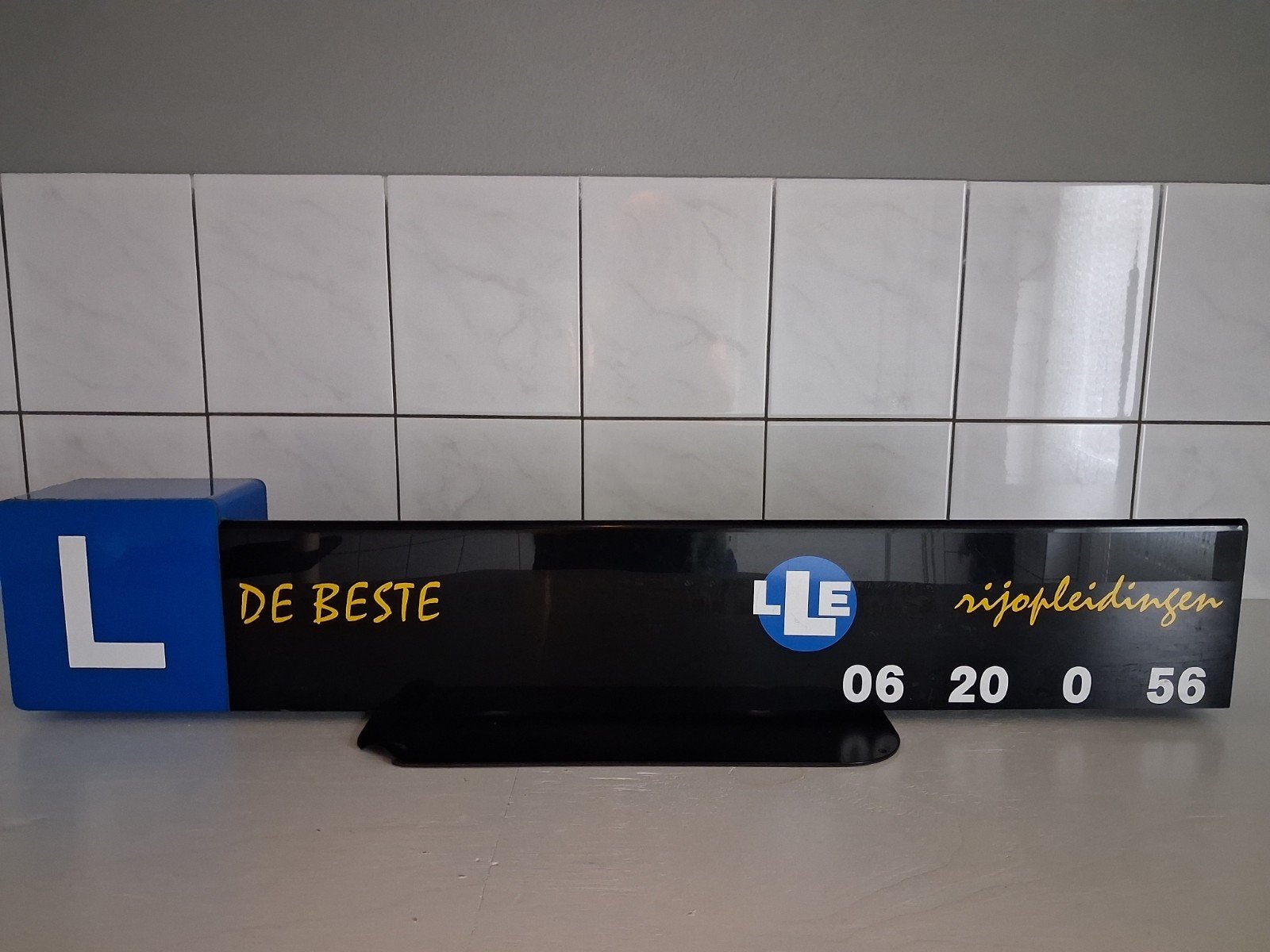 Groot dakbord lesauto 90 cm met magneet, Ophalen, Gebruikt