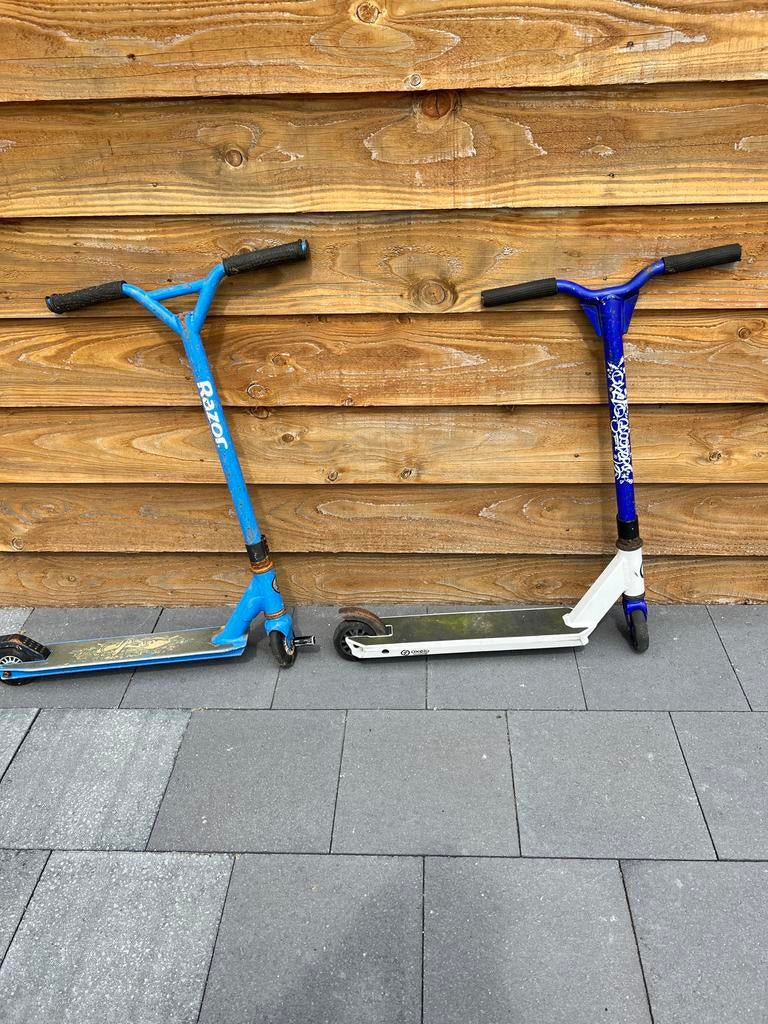2 Stuntsteppen - Razor en onbekend merk, Fietsen en Brommers, Steps, Gebruikt, Gewone step, Ophalen of Verzenden