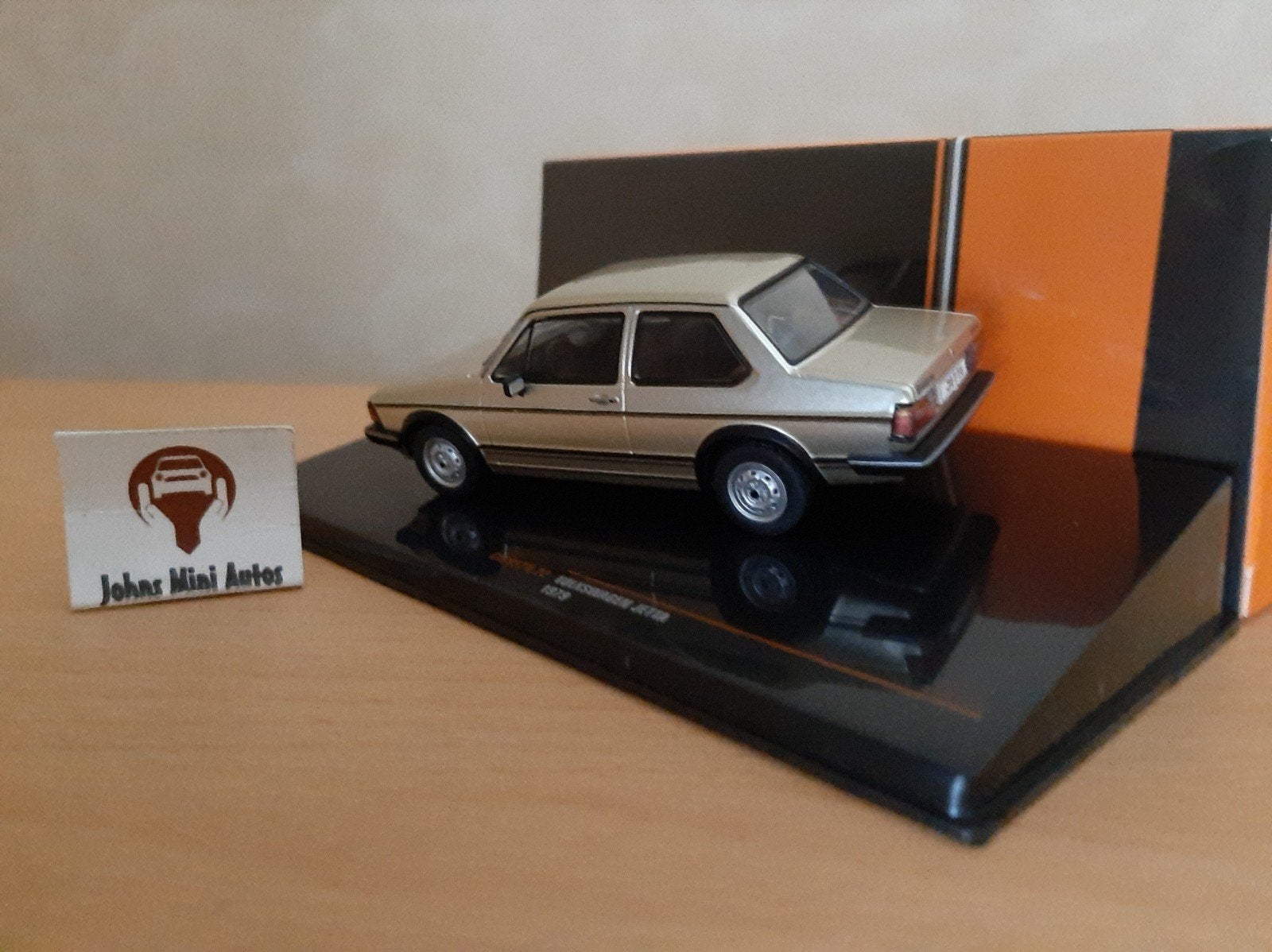 Volkswagen Jetta I 1979 in beige metallic van IXO 1:43