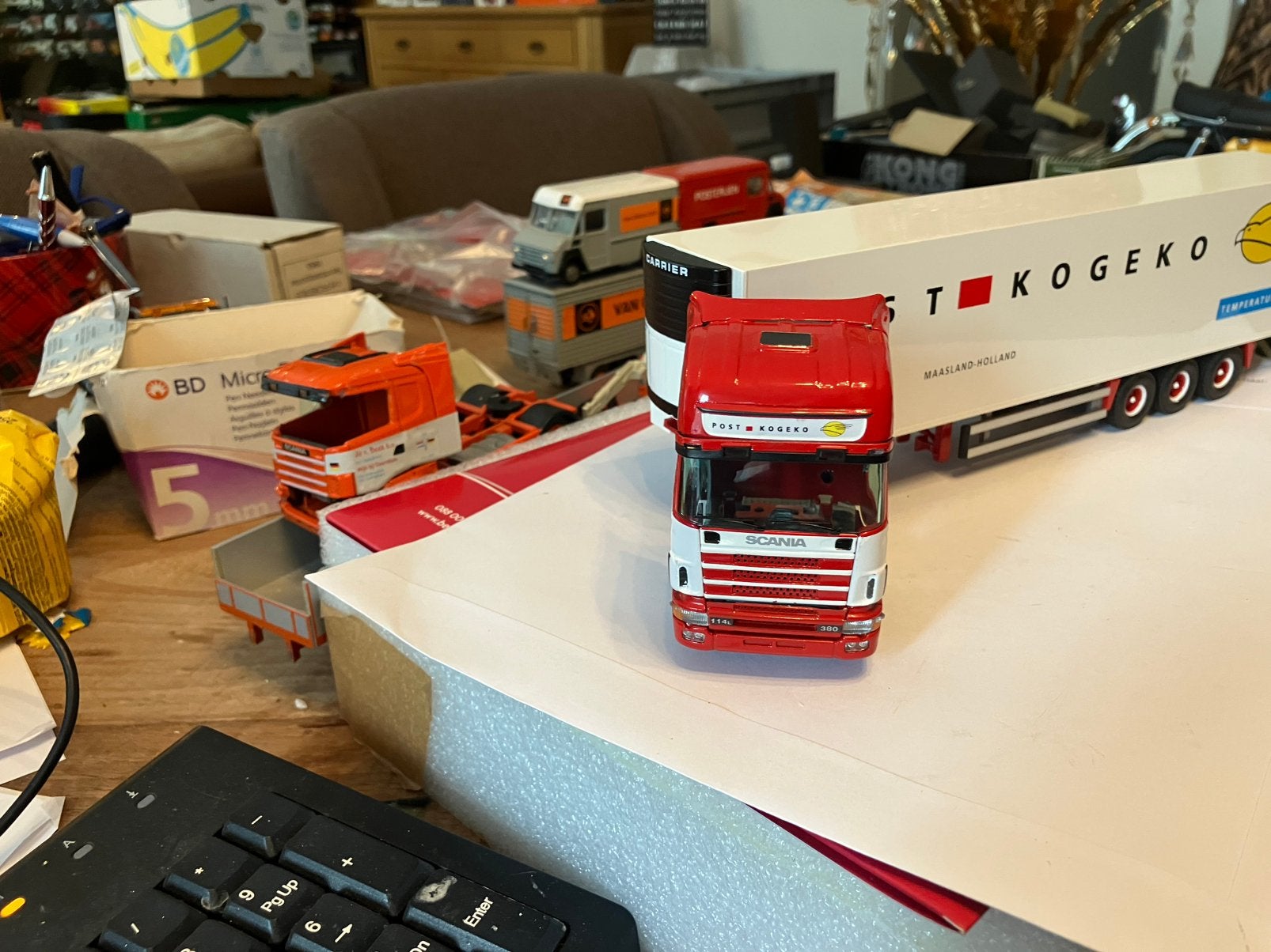 SCANIA 114L 380 TREKKER met 3 assige Koeltrailer nieuw, Ophalen of Verzenden, Nieuw, Bus of Vrachtwagen, Tekno