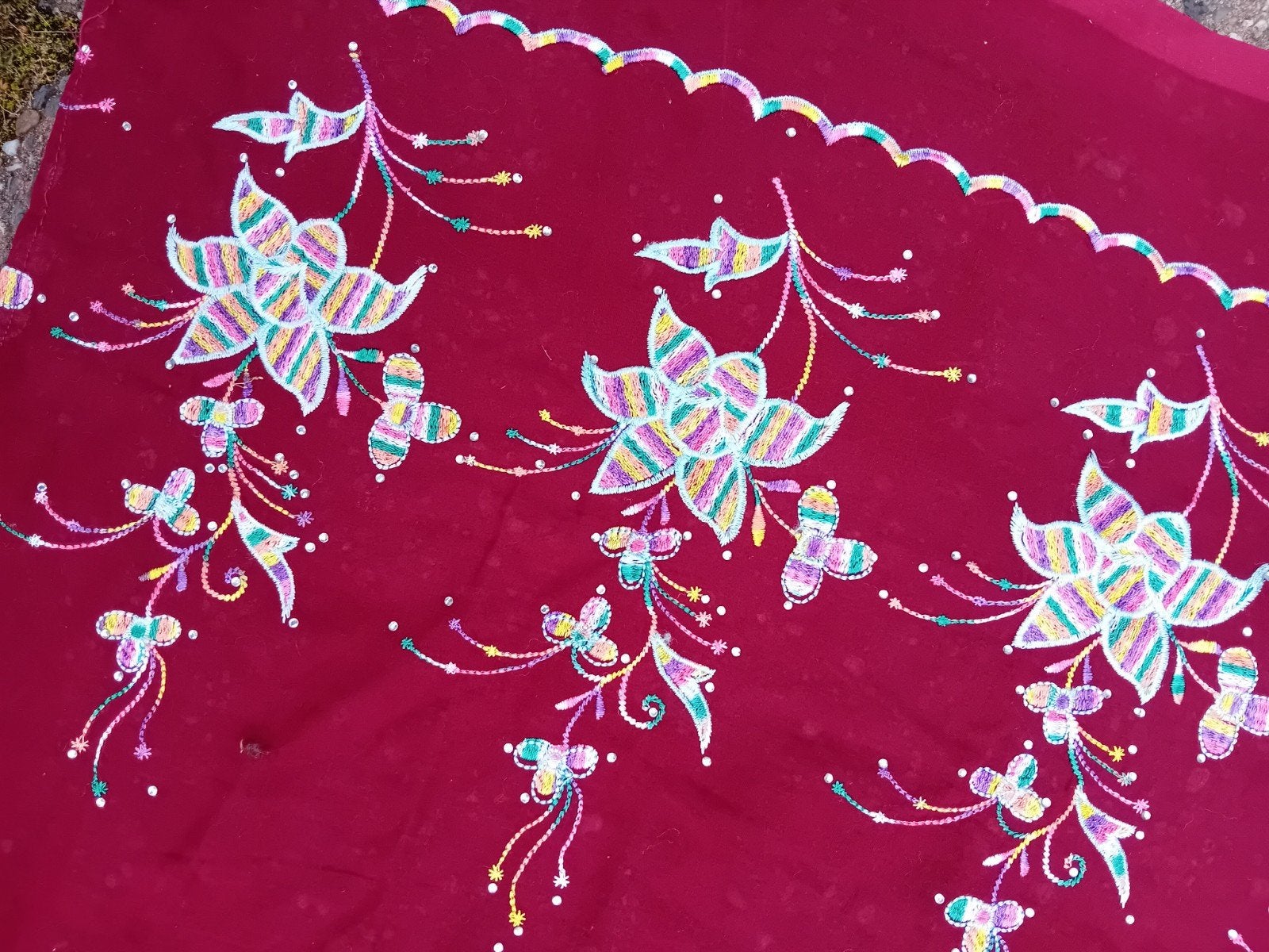 Prachtige Regenboog Lap Stof met Geborduurde Pride Bloemen, Hobby en Vrije tijd, Stoffen en Lappen, Overige materialen, Gebruikt