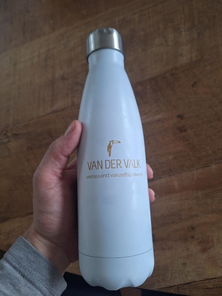 Gratis witte drinkfles met Van der Valk logo, Ophalen