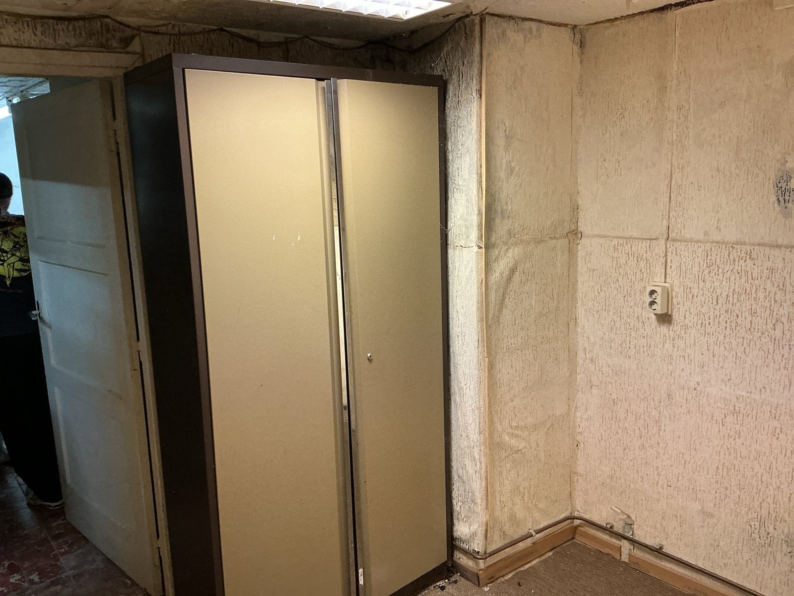 Metalen kast met 5 legplanken., Zo goed als nieuw, 150 tot 200 cm, 25 tot 50 cm, 50 tot 100 cm