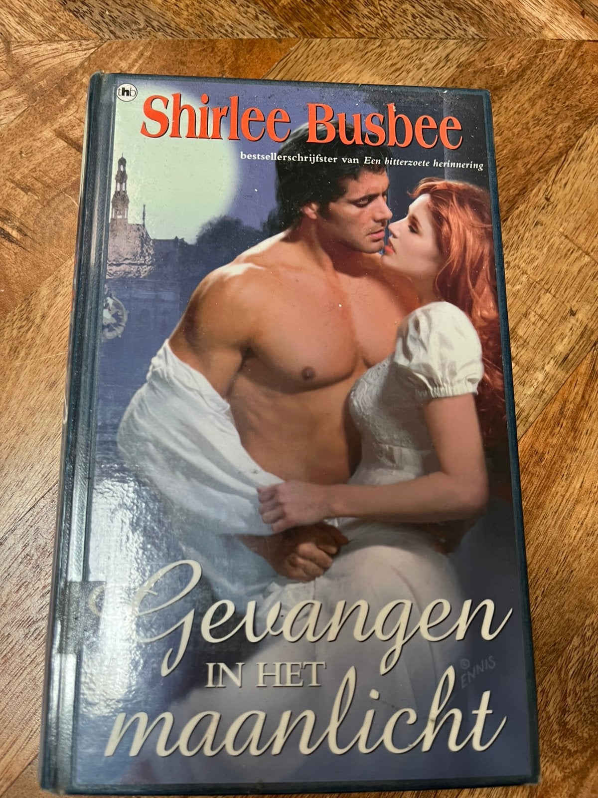 Shirlee Busbee - Gevangen in het maanlicht, Ophalen of Verzenden, Gelezen