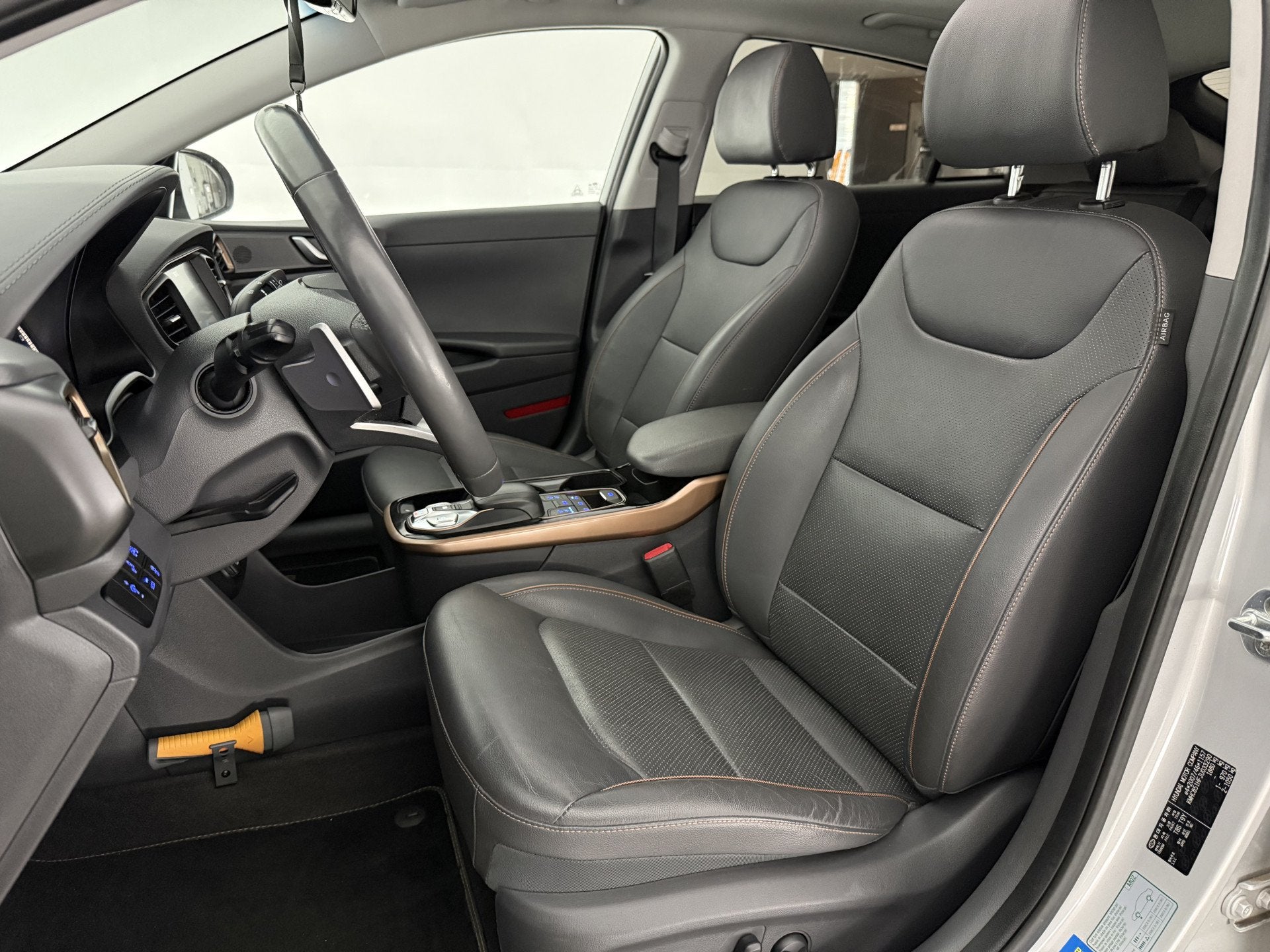 Foto 15 van Hyundai IONIQ Premium EV | Snelladen | SOH 87% | Pano | Stoe