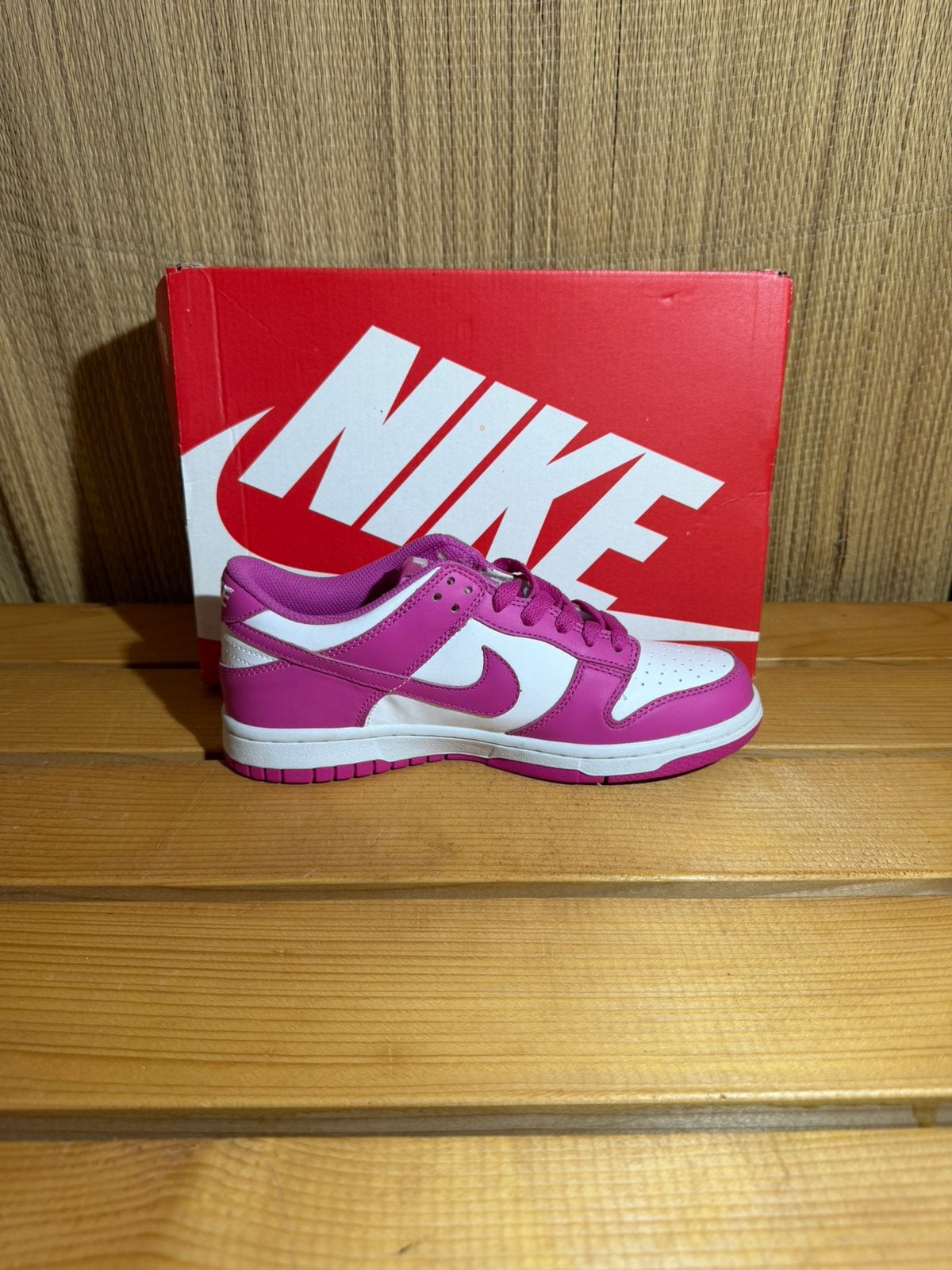 Nike Dunk Low Active Fuchsia (GS), Nieuw, Ophalen of Verzenden, Sneakers of Gympen, Roze