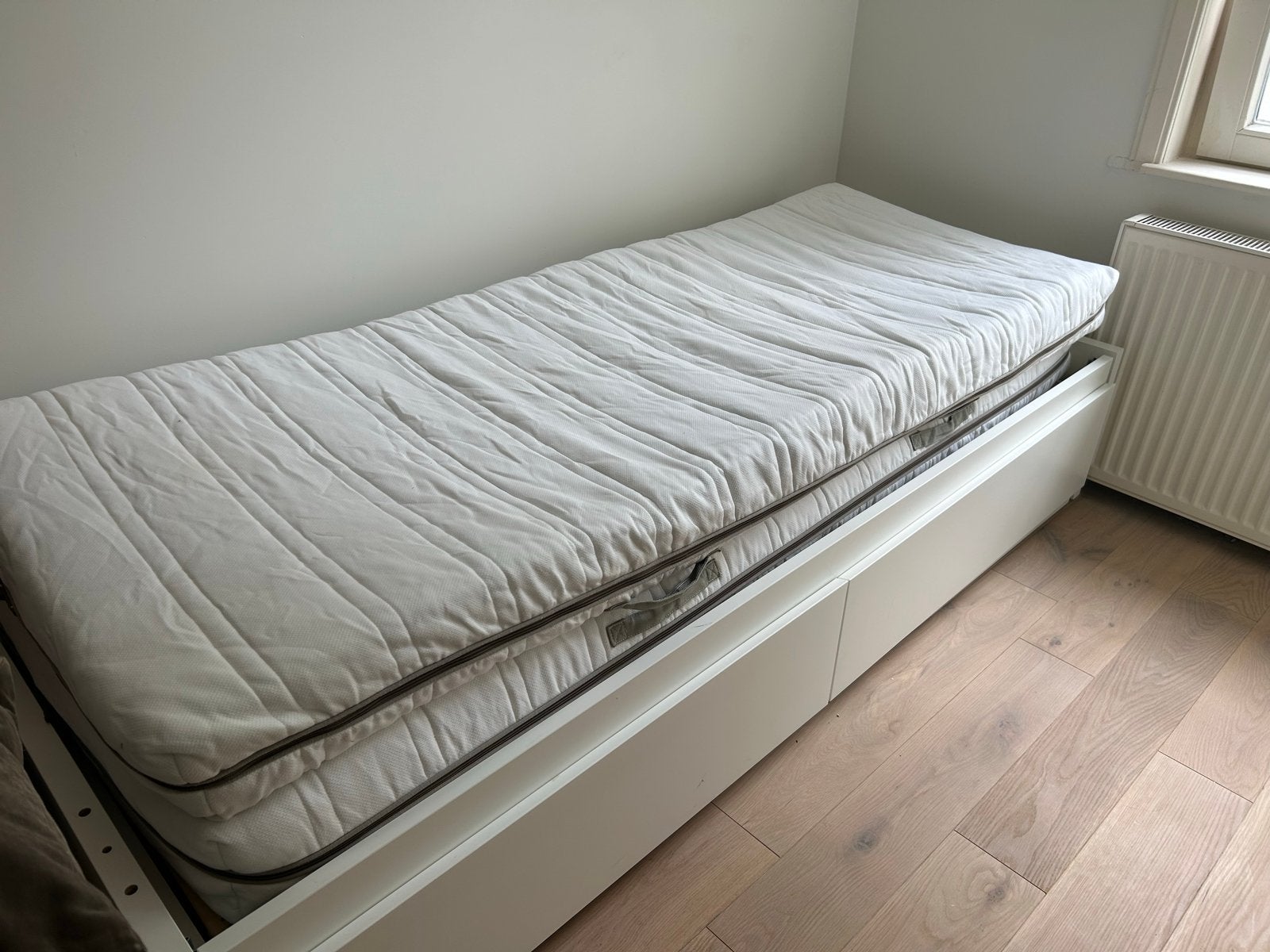IKEA Flekke uitschuifbed met lades - Wit, Huis en Inrichting, Ophalen, 90 cm, Tweepersoons, Hout